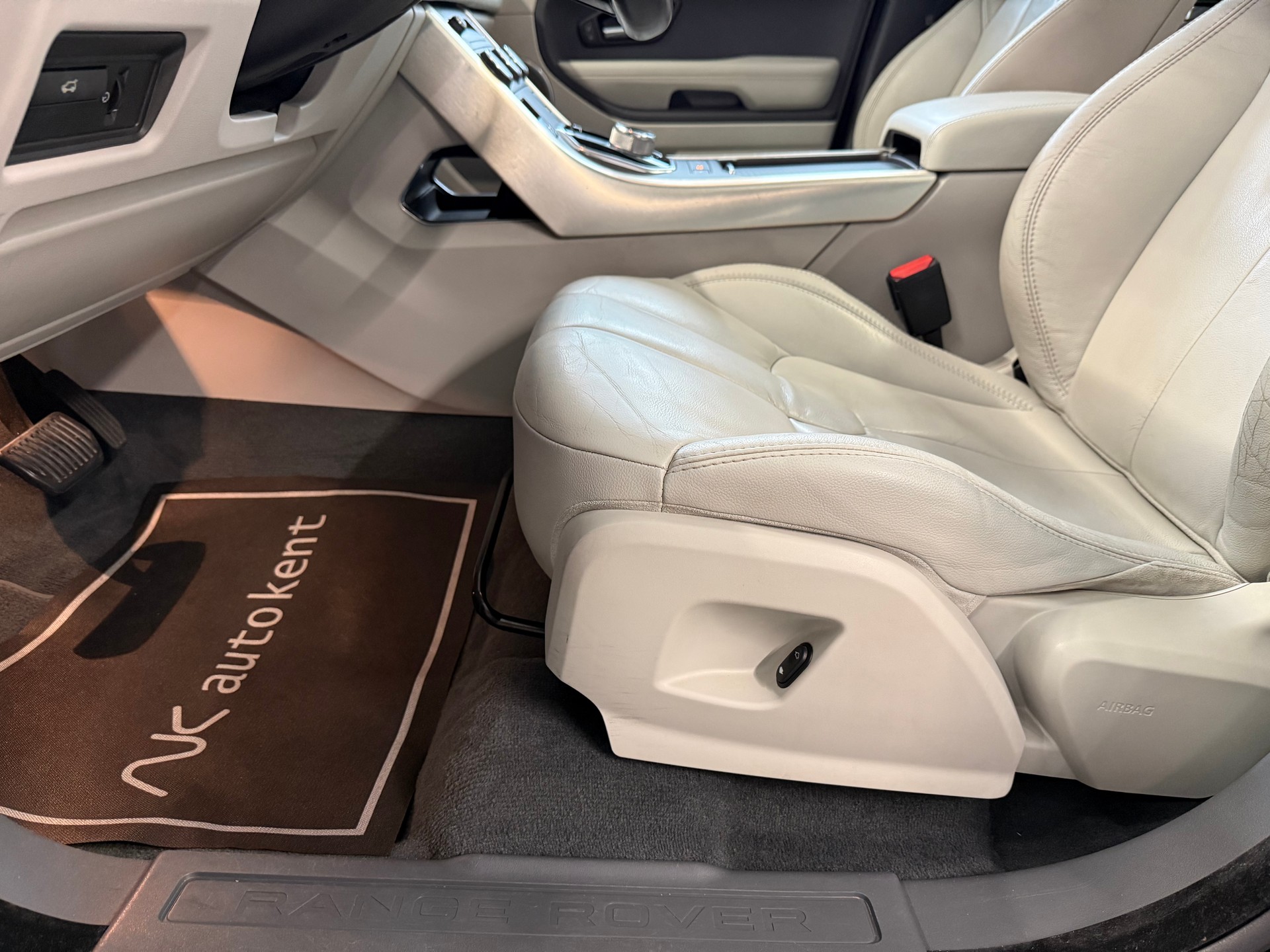 LAND ROVER Range Rover Evoque 2.2 SD4 Pure AT6-image-13
