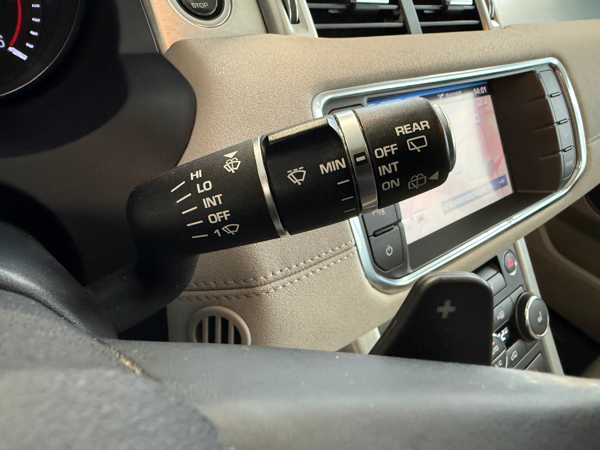 LAND ROVER Range Rover Evoque 2.2 SD4 Pure AT6-image-8
