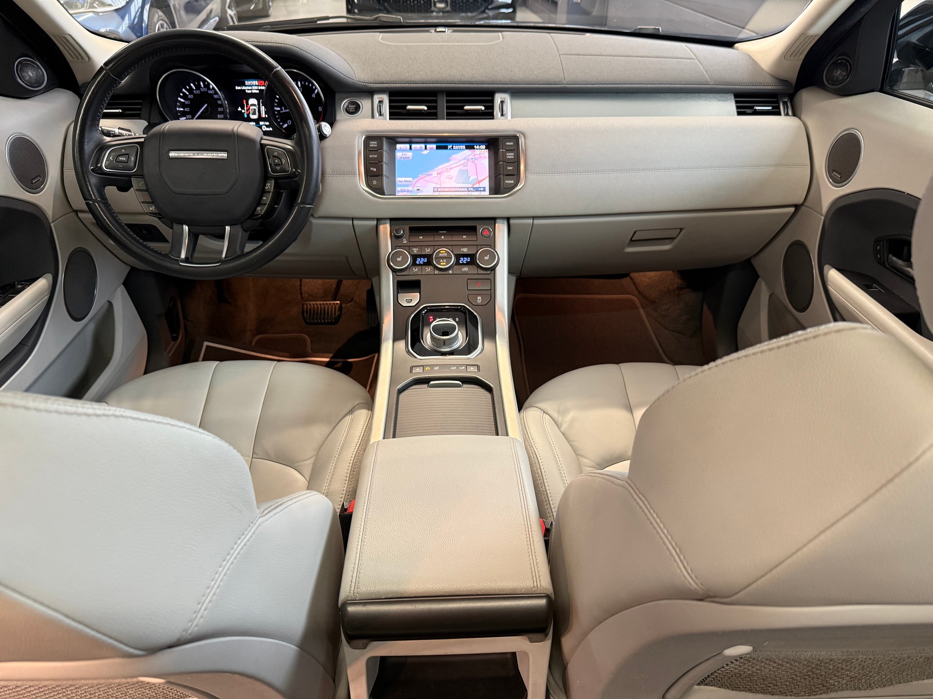 LAND ROVER Range Rover Evoque 2.2 SD4 Pure AT6-image-17