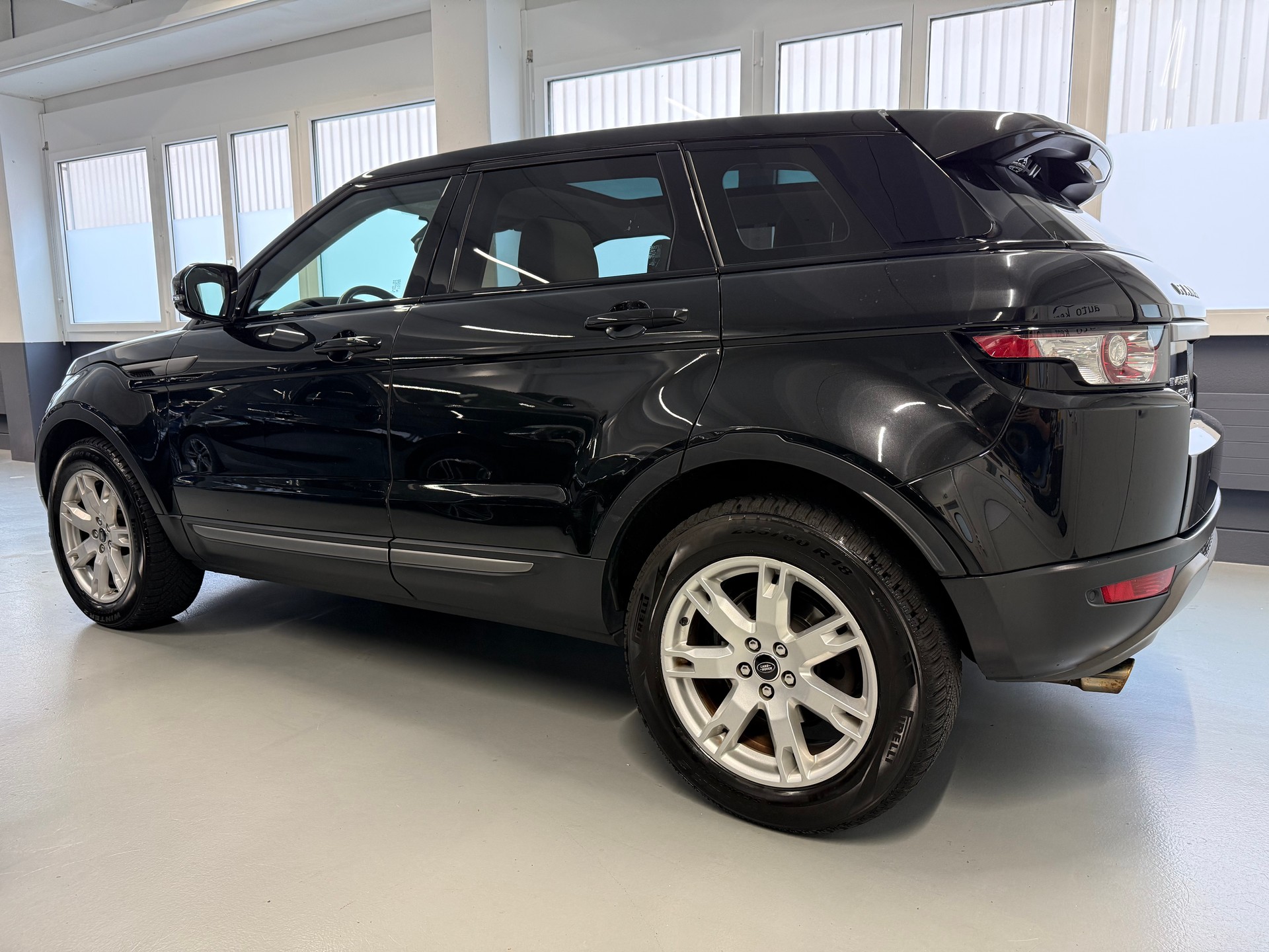 LAND ROVER Range Rover Evoque 2.2 SD4 Pure AT6-image-2