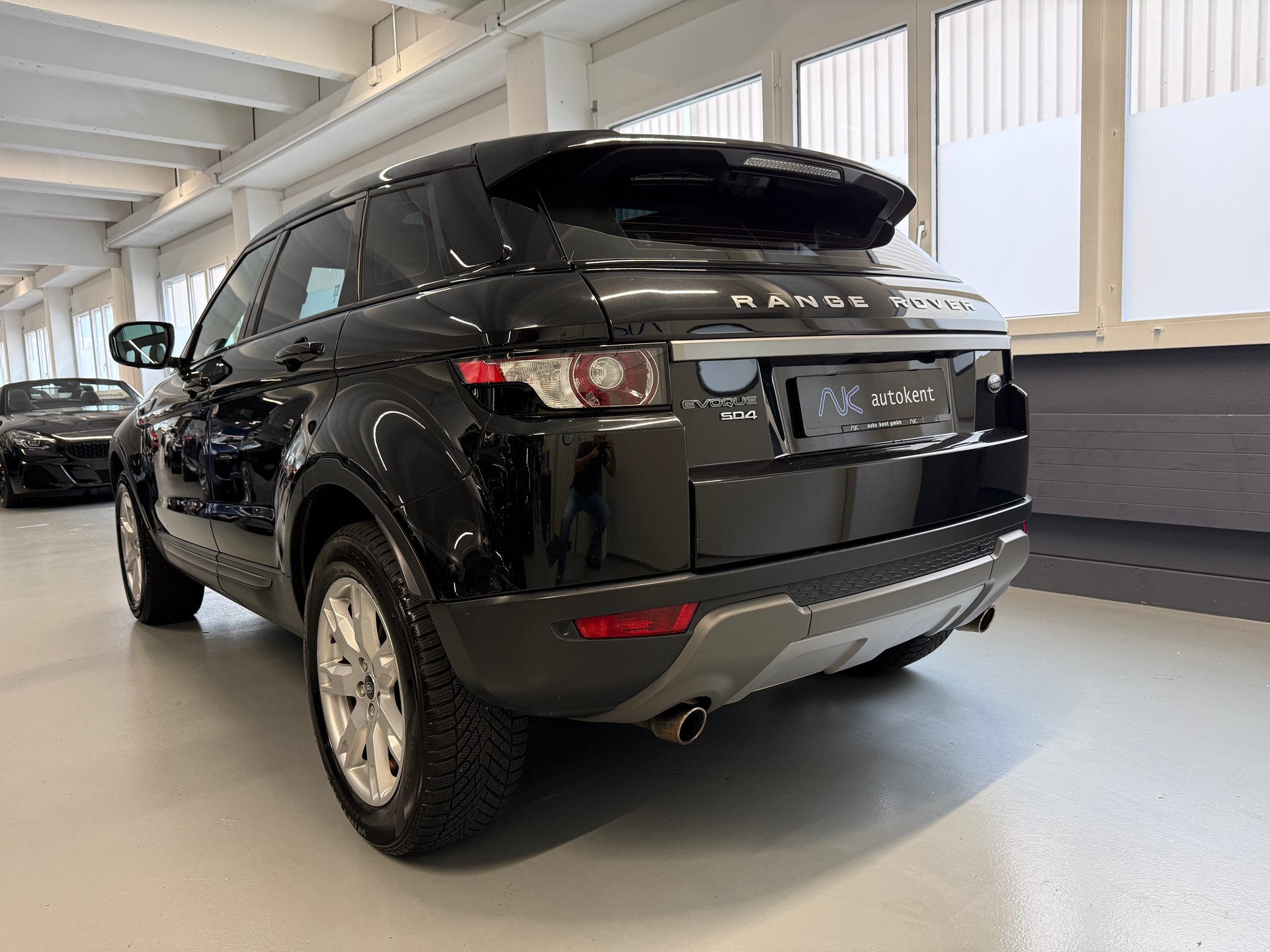 LAND ROVER Range Rover Evoque 2.2 SD4 Pure AT6-image-3