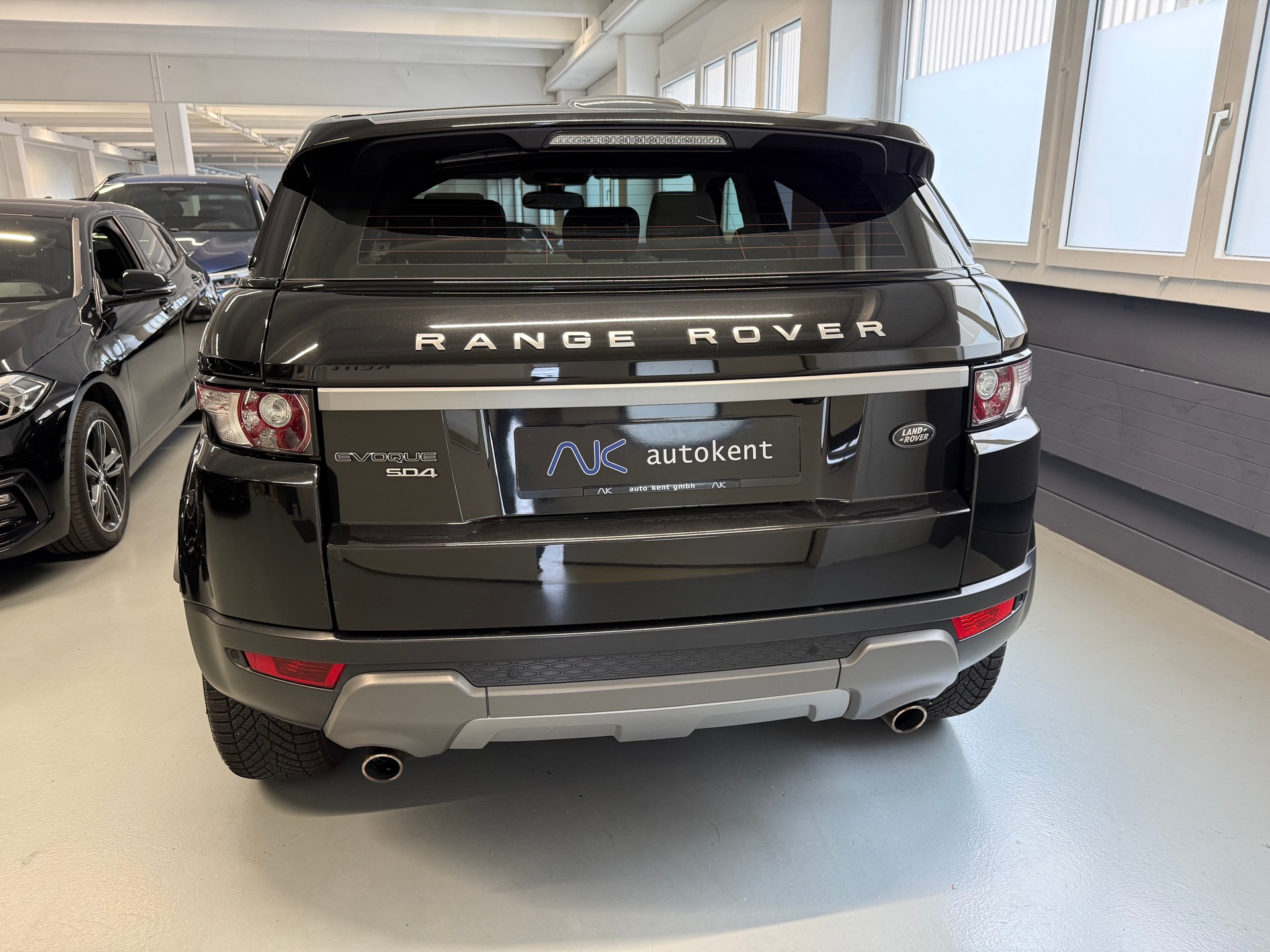LAND ROVER Range Rover Evoque 2.2 SD4 Pure AT6-image-4