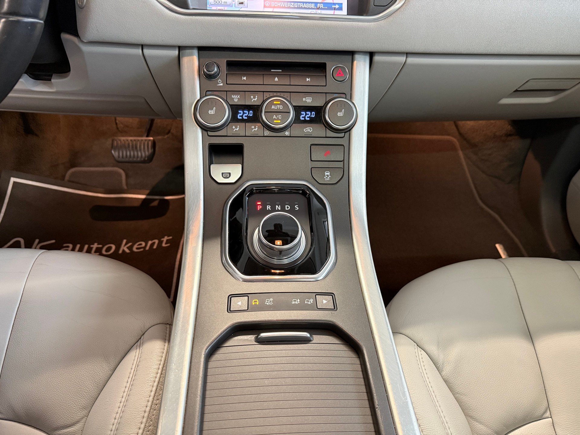 LAND ROVER Range Rover Evoque 2.2 SD4 Pure AT6-image-11