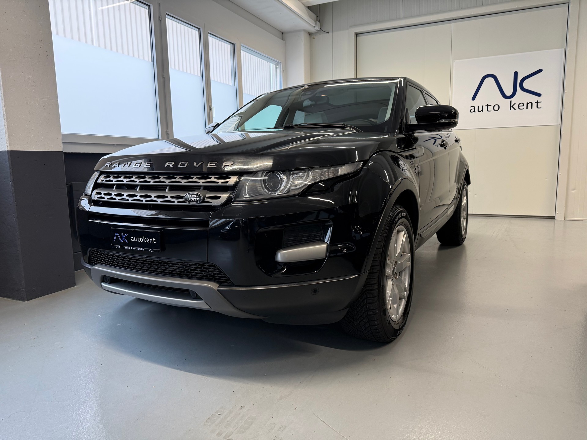 LAND ROVER Range Rover Evoque 2.2 SD4 Pure AT6-image-0