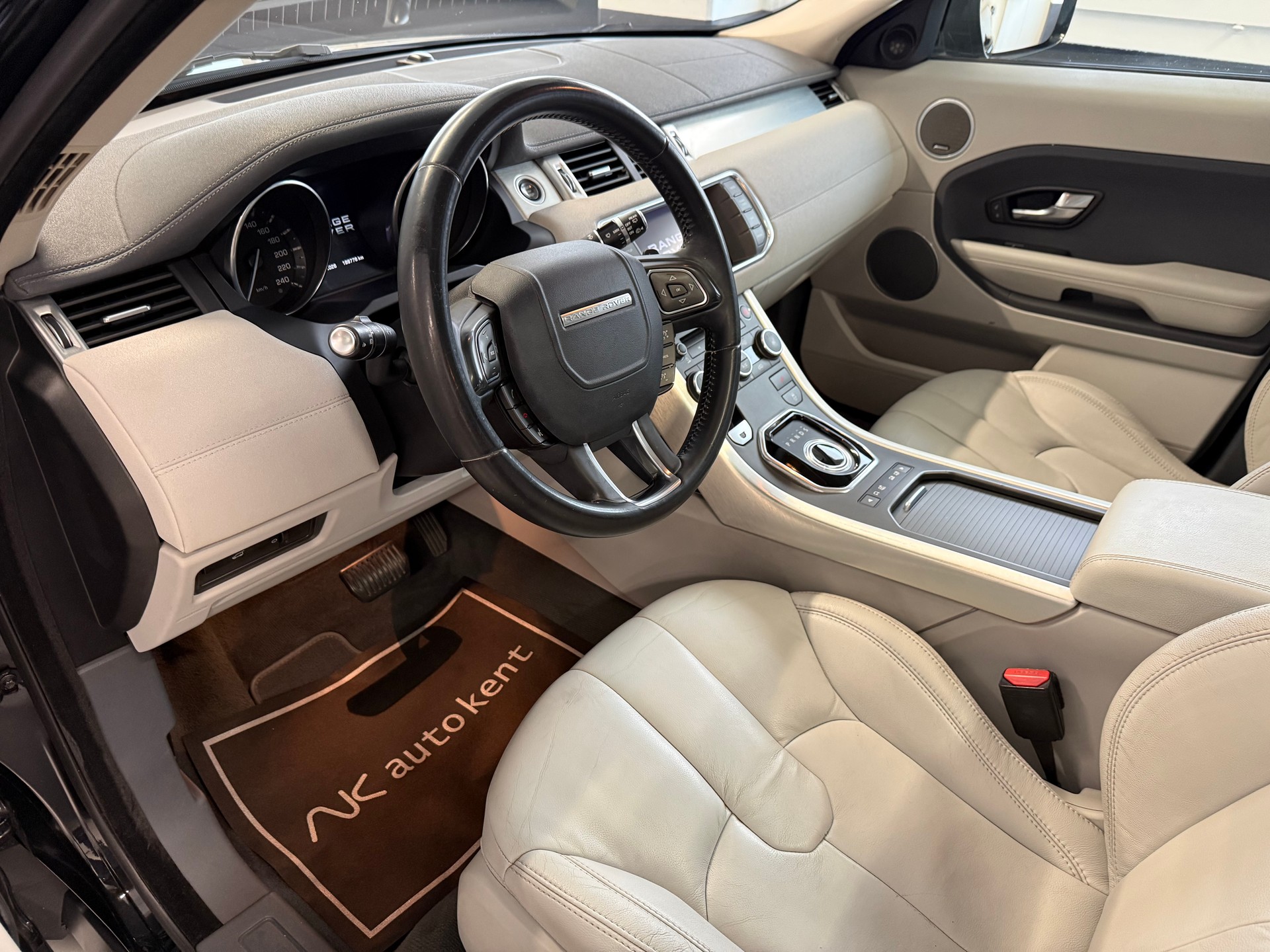LAND ROVER Range Rover Evoque 2.2 SD4 Pure AT6-image-6