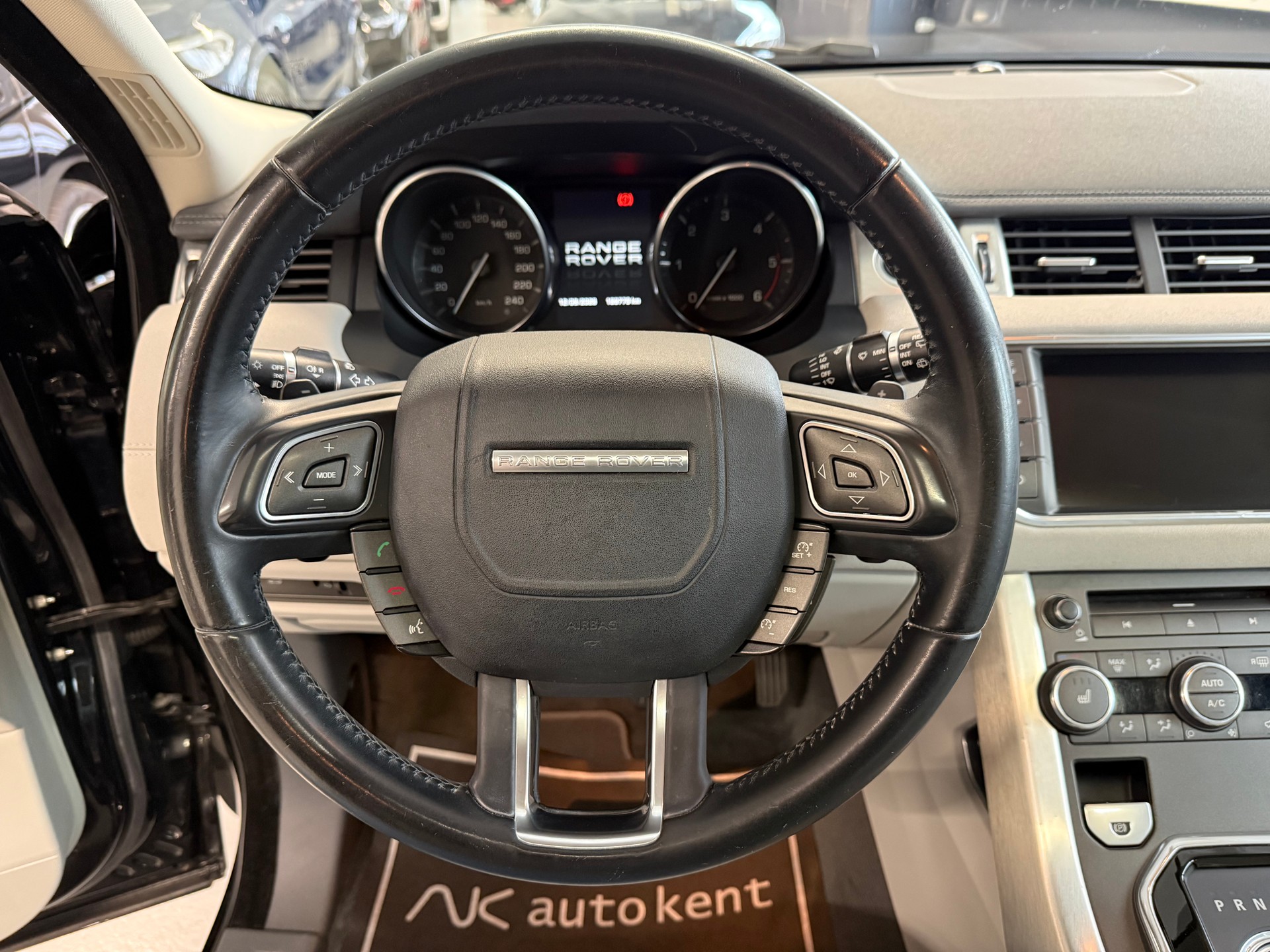 LAND ROVER Range Rover Evoque 2.2 SD4 Pure AT6-image-7
