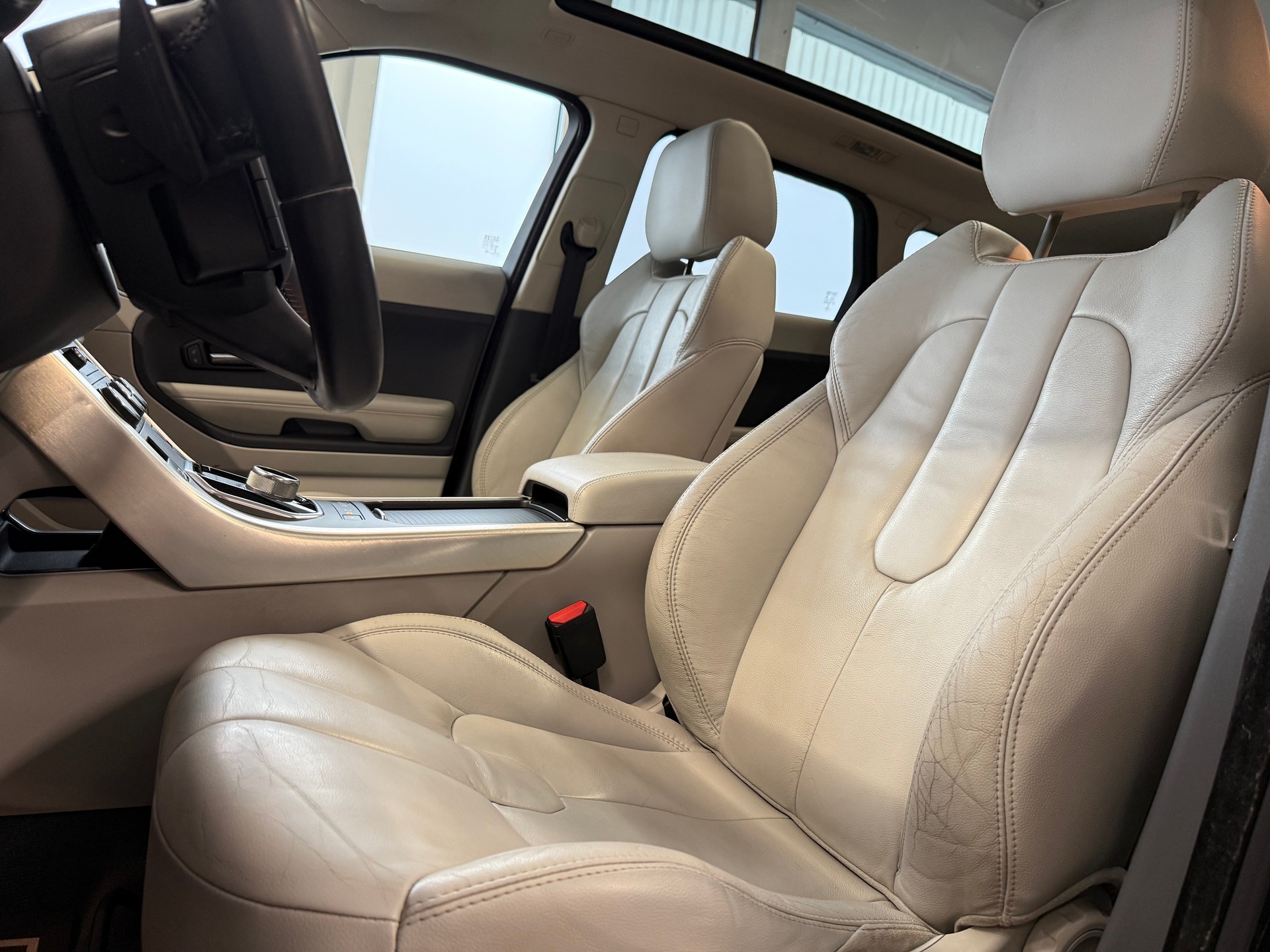 LAND ROVER Range Rover Evoque 2.2 SD4 Pure AT6-image-14
