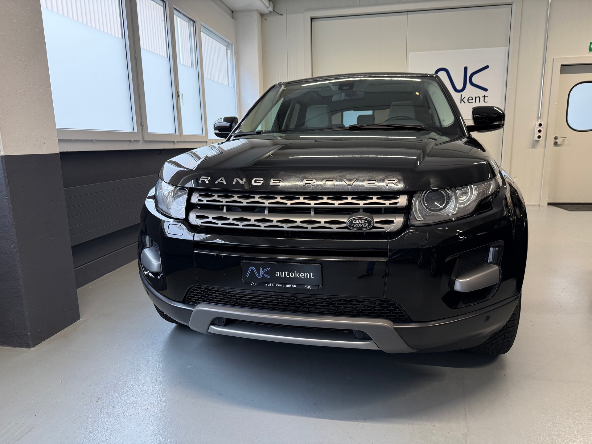 LAND ROVER Range Rover Evoque 2.2 SD4 Pure AT6-image-1