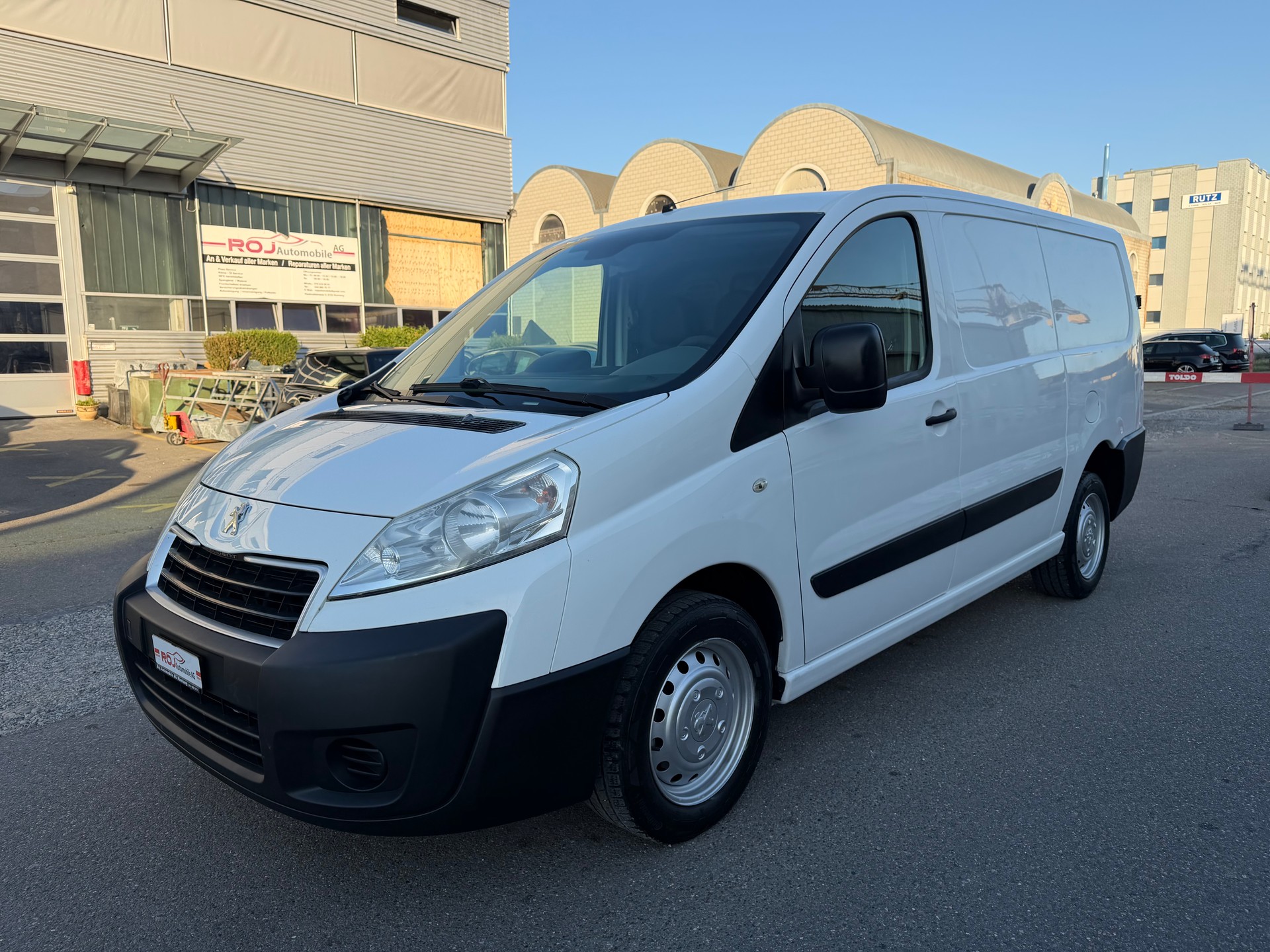 PEUGEOT Expert 2.0 HDi 229 L2H1-image-1