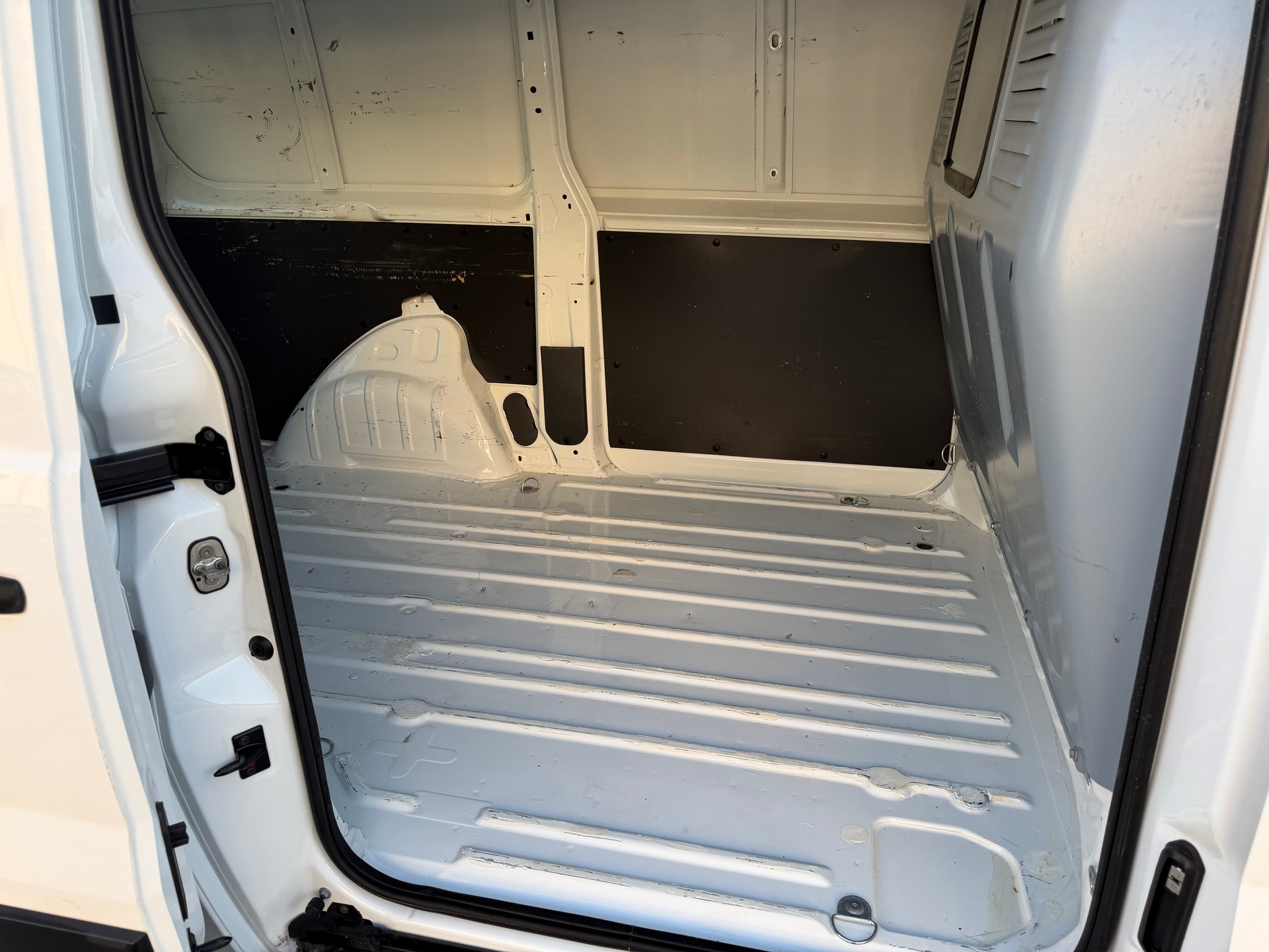 PEUGEOT Expert 2.0 HDi 229 L2H1-image-12