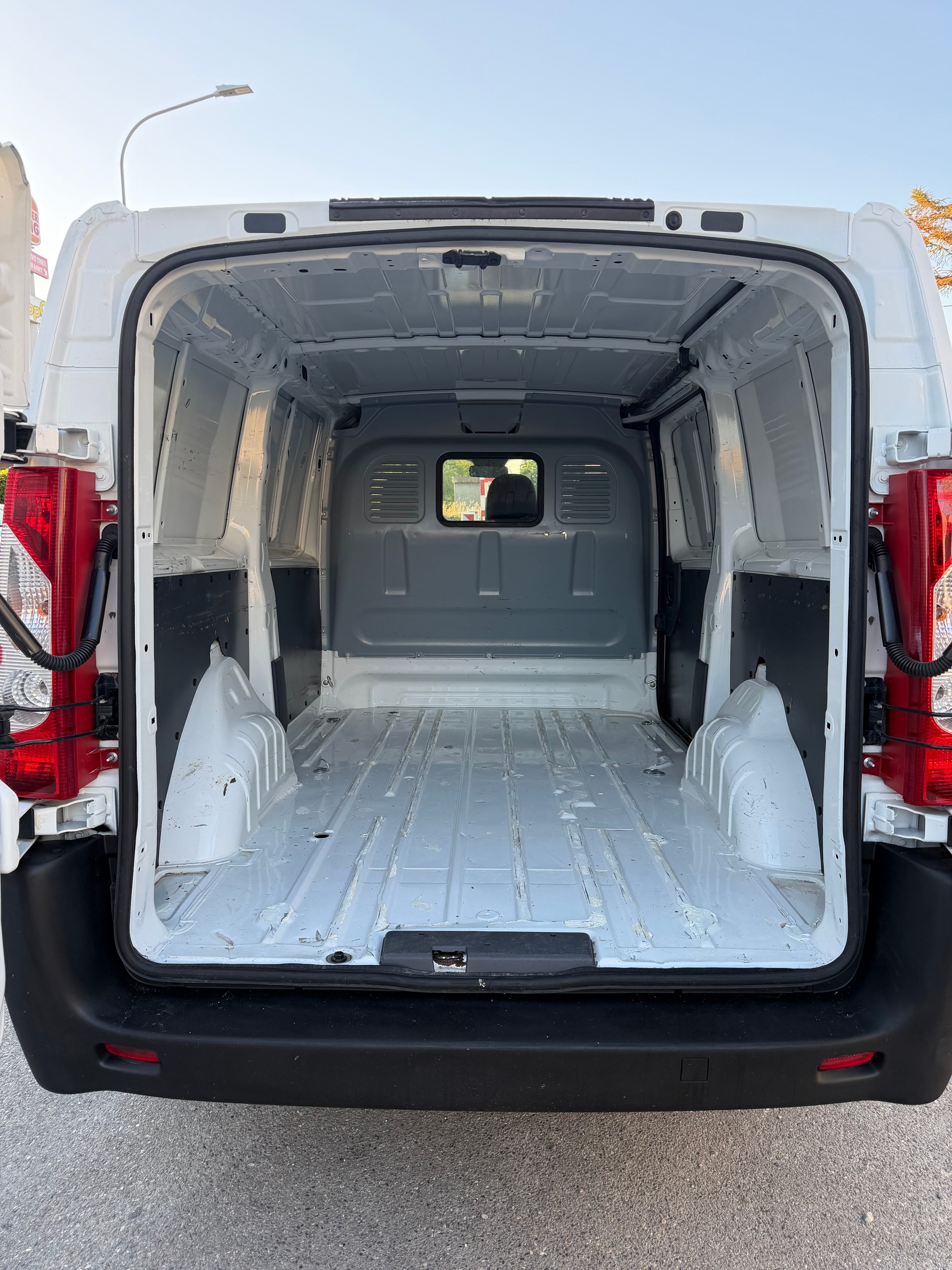 PEUGEOT Expert 2.0 HDi 229 L2H1-image-9