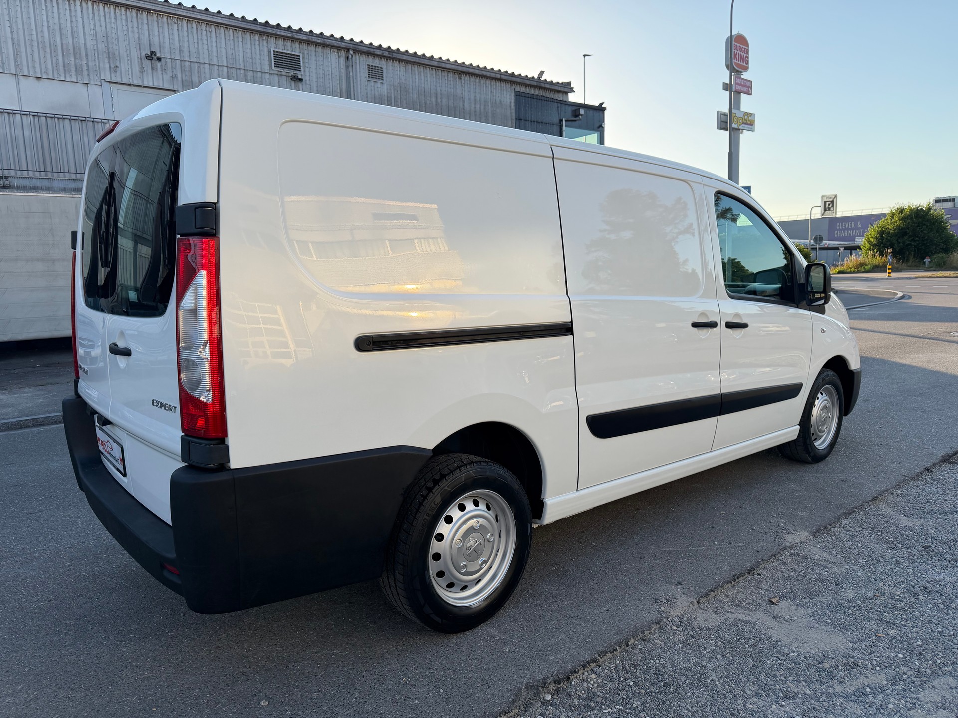 PEUGEOT Expert 2.0 HDi 229 L2H1-image-4