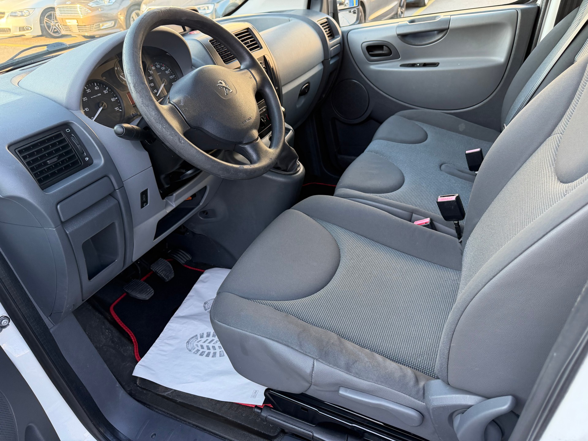 PEUGEOT Expert 2.0 HDi 229 L2H1-image-7