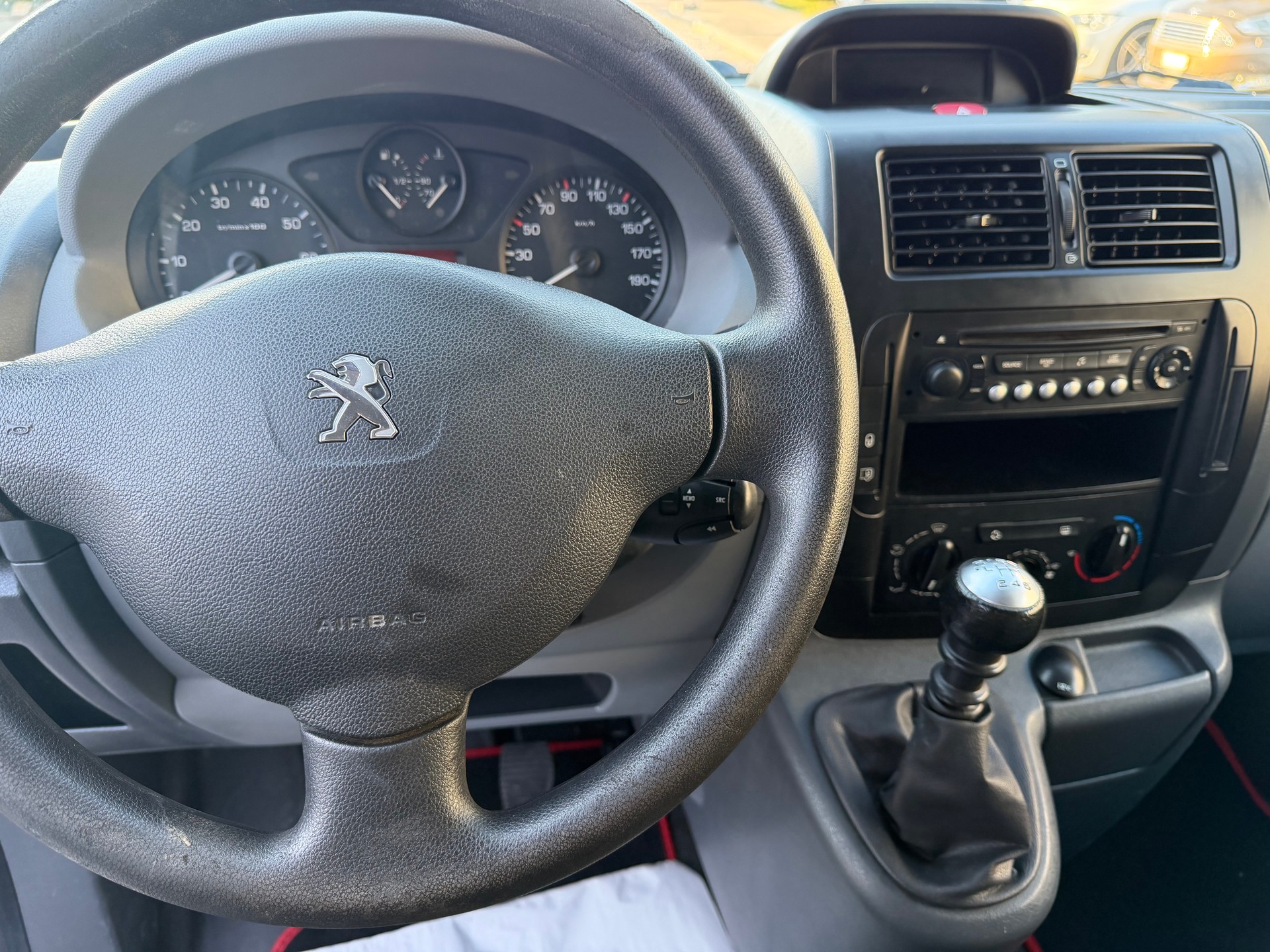 PEUGEOT Expert 2.0 HDi 229 L2H1-image-8