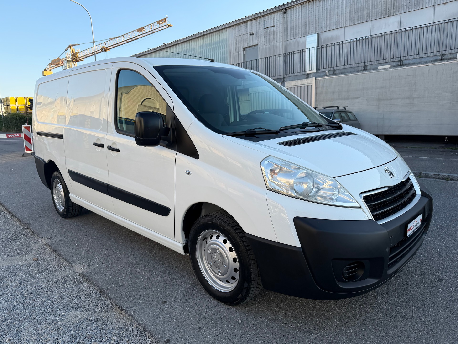 PEUGEOT Expert 2.0 HDi 229 L2H1-image-3