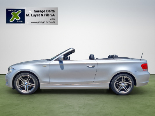 BMW 120i-showroom-element-2