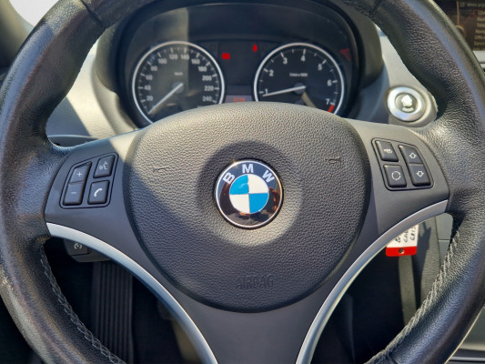 BMW 120i-image-8