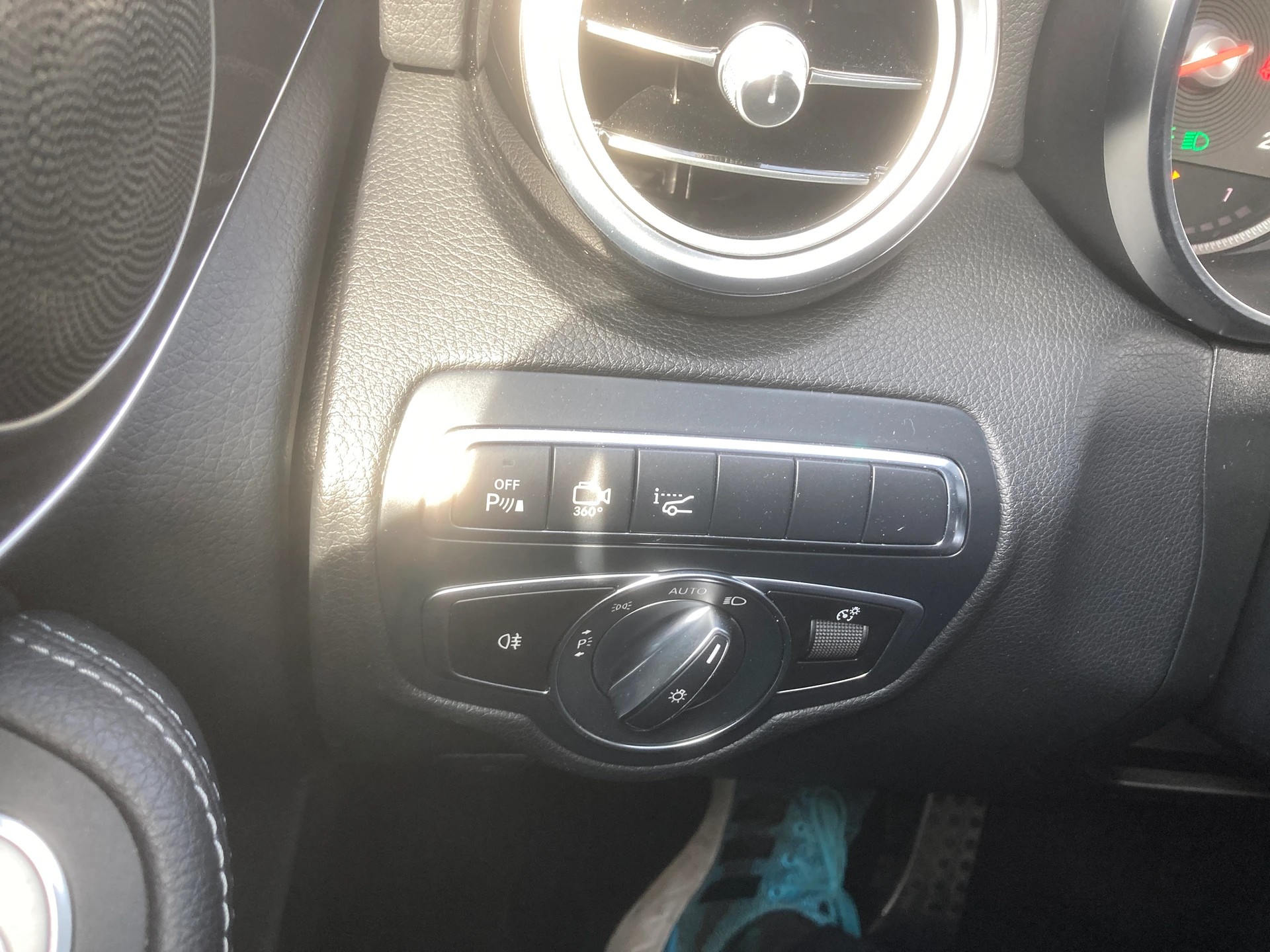 MERCEDES-BENZ GLC 350 e AMG Line 4Matic 7G-Tronic-image-12