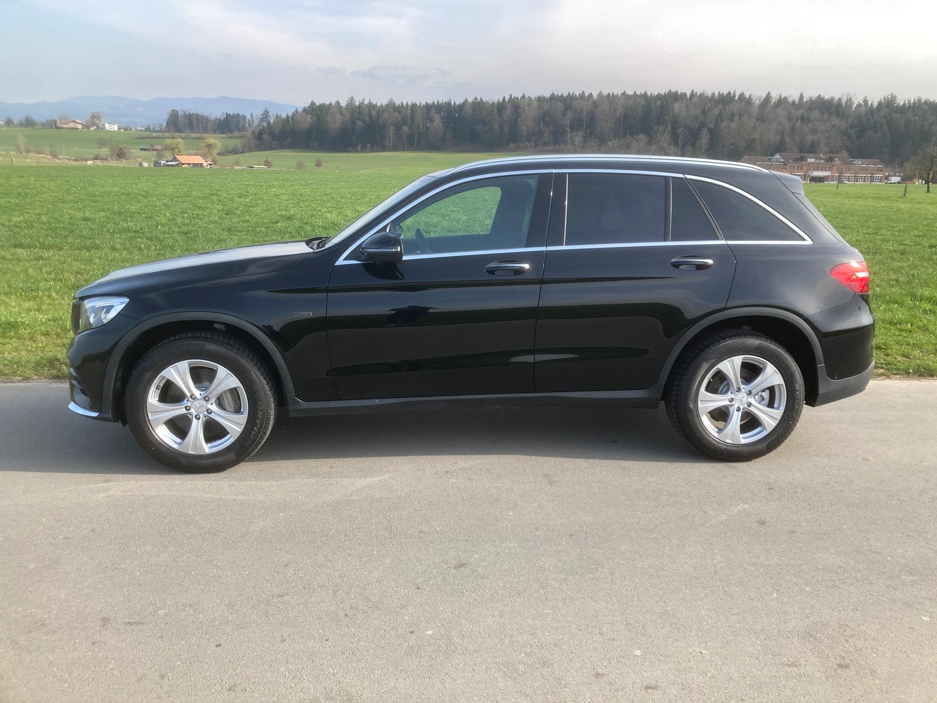 MERCEDES-BENZ GLC 350 e AMG Line 4Matic 7G-Tronic-image-4