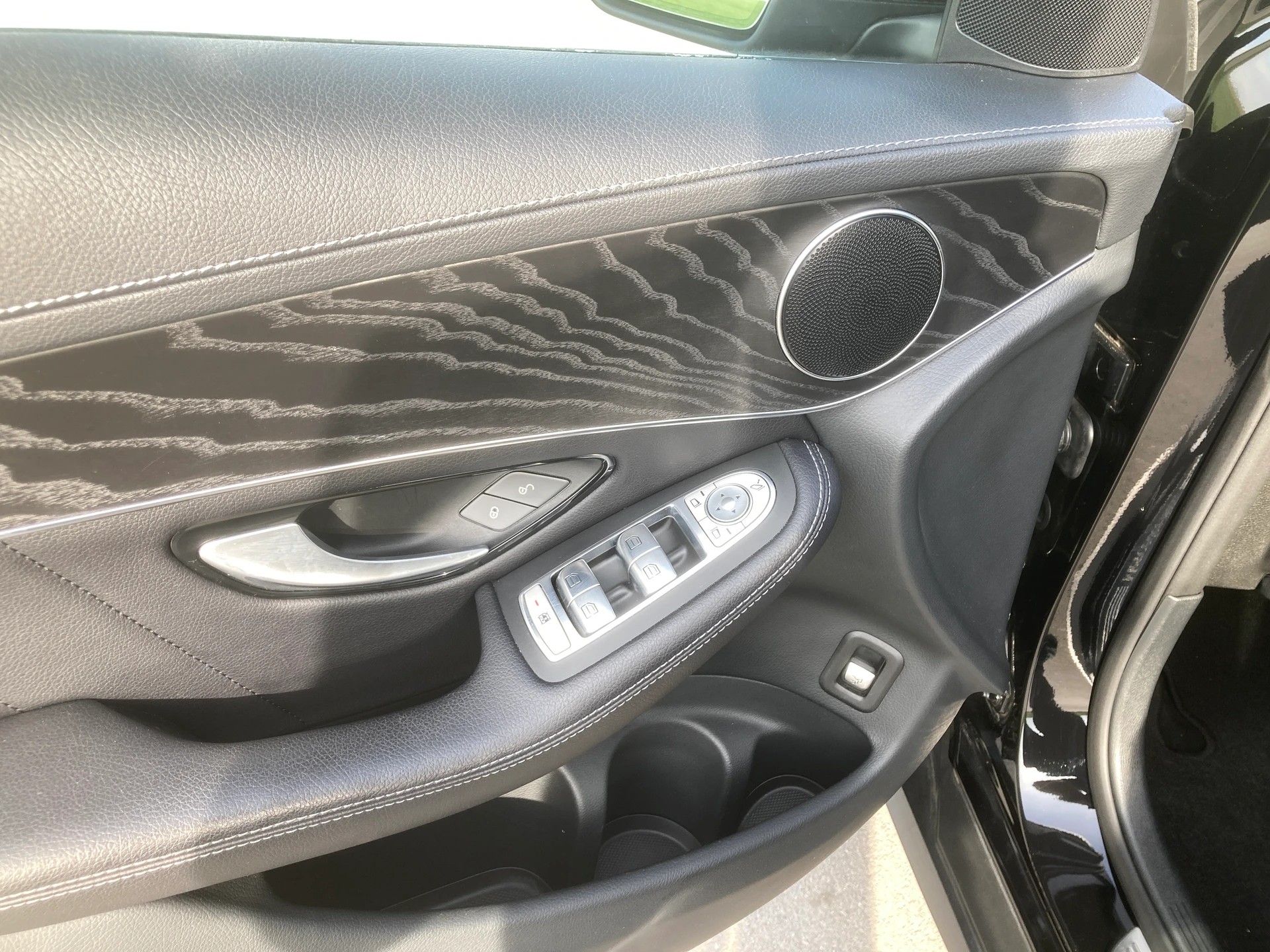 MERCEDES-BENZ GLC 350 e AMG Line 4Matic 7G-Tronic-image-9