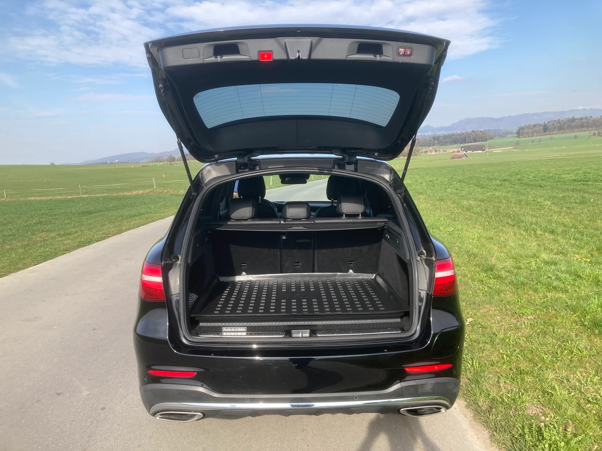 MERCEDES-BENZ GLC 350 e AMG Line 4Matic 7G-Tronic-image-5