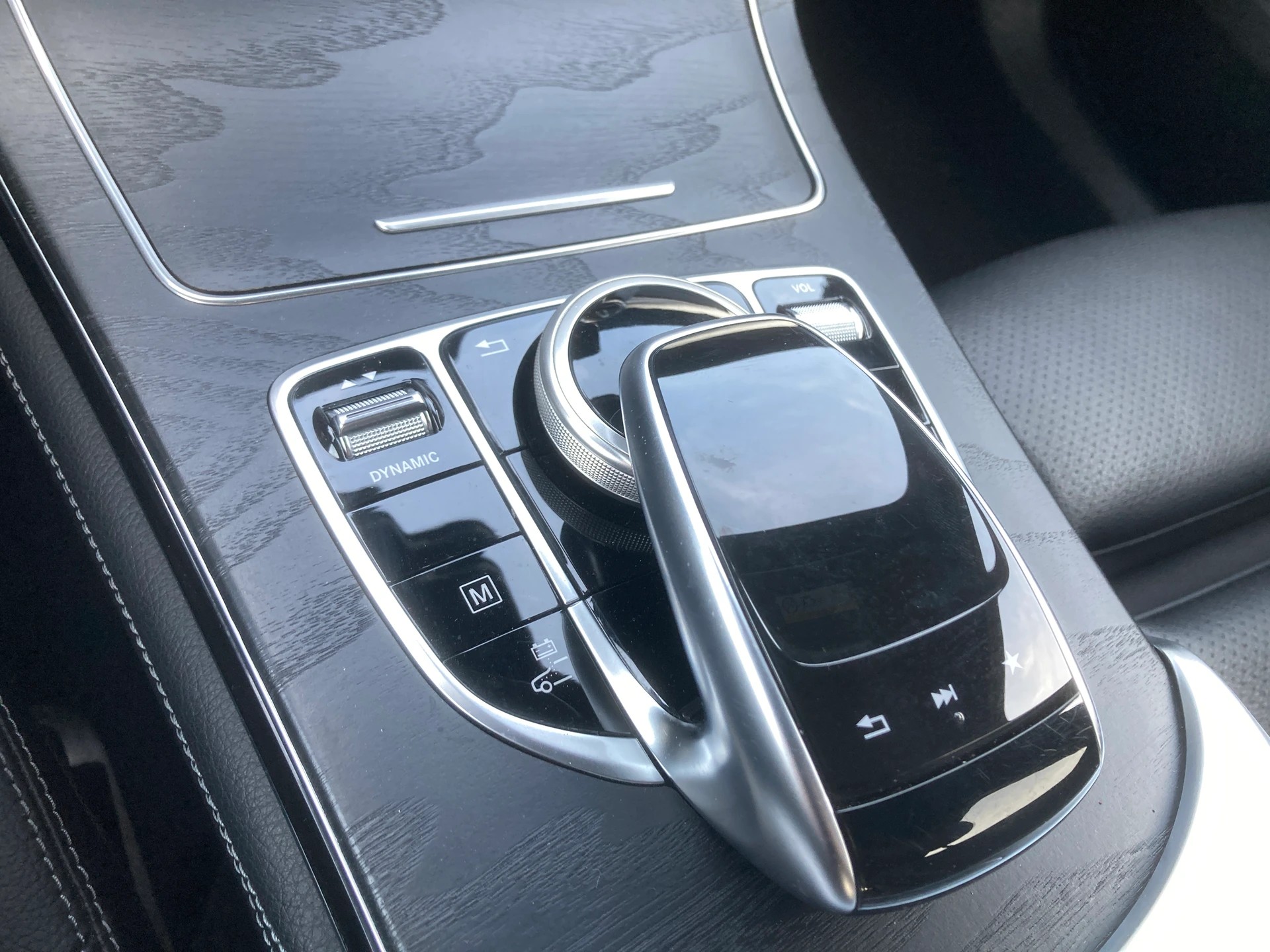 MERCEDES-BENZ GLC 350 e AMG Line 4Matic 7G-Tronic-image-11