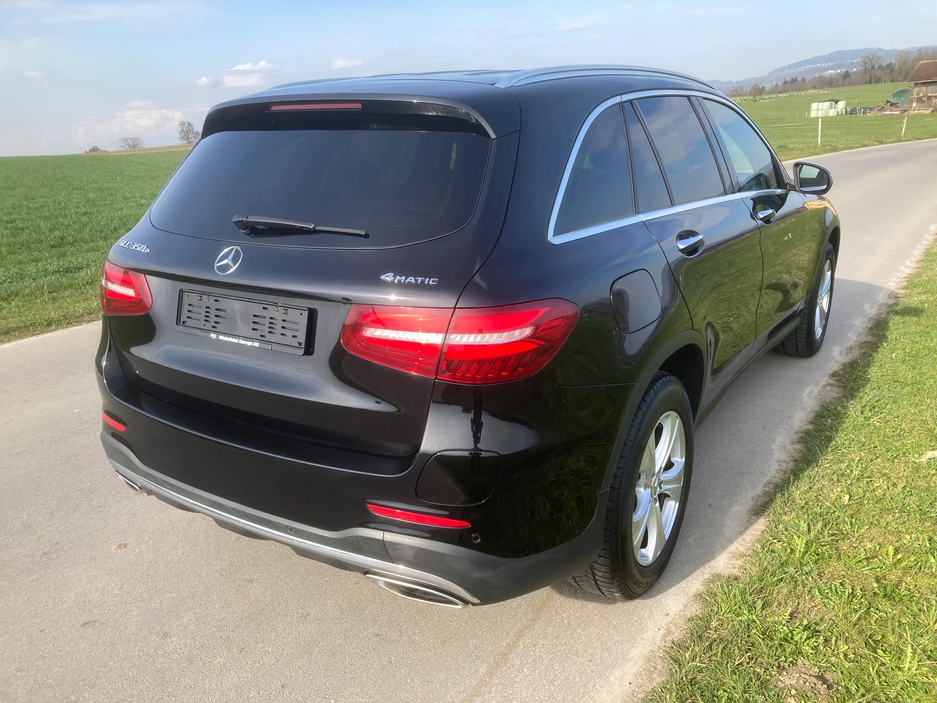 MERCEDES-BENZ GLC 350 e AMG Line 4Matic 7G-Tronic-image-2