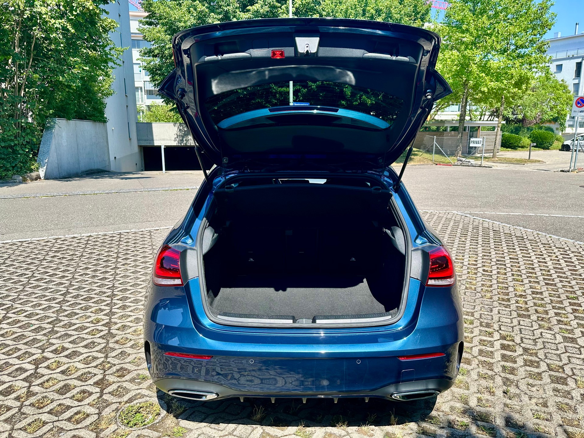 MERCEDES-BENZ A 180 Night Star AMG Line-image-12