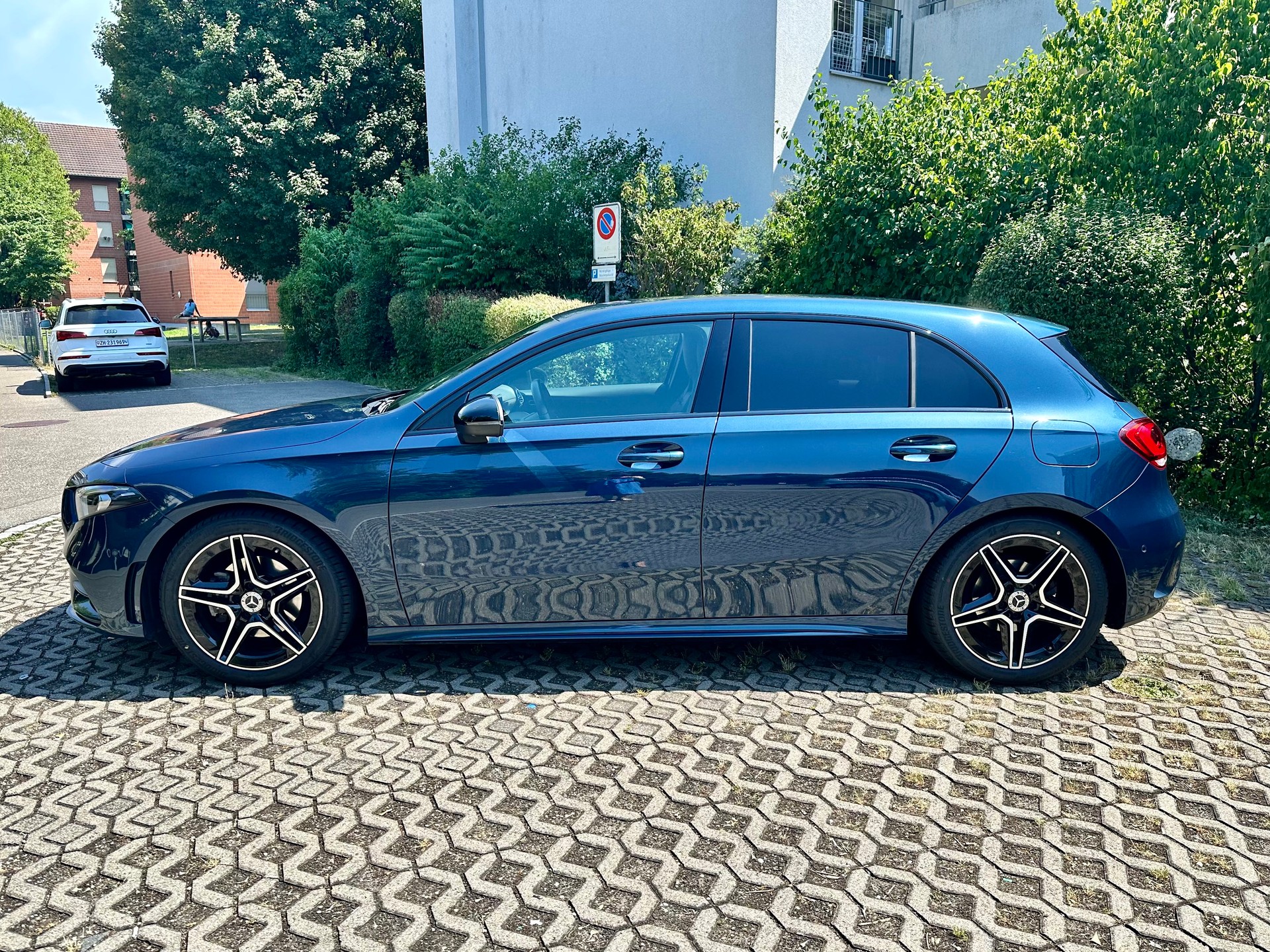 MERCEDES-BENZ A 180 Night Star AMG Line-image-1