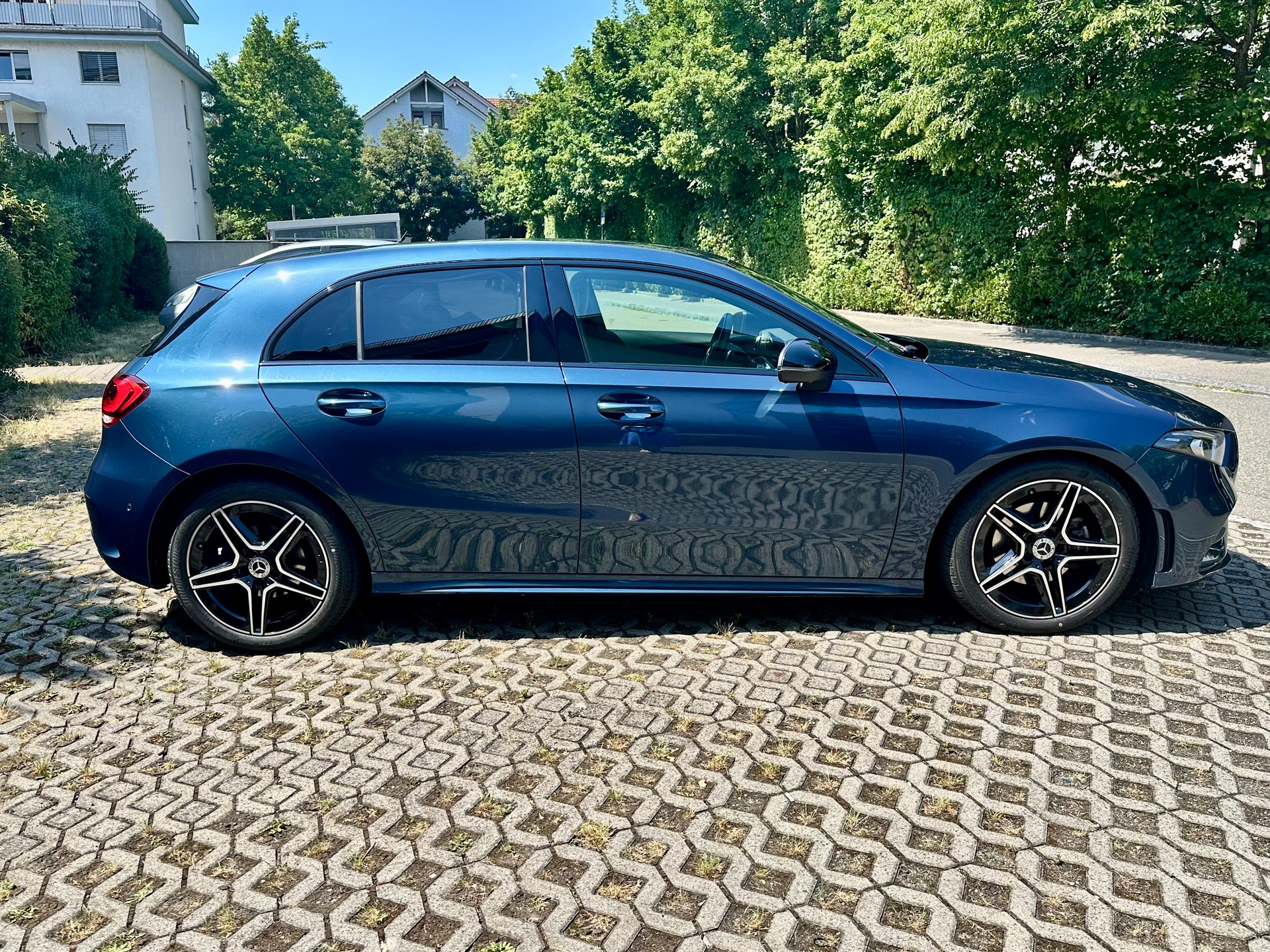 MERCEDES-BENZ A 180 Night Star AMG Line-image-5