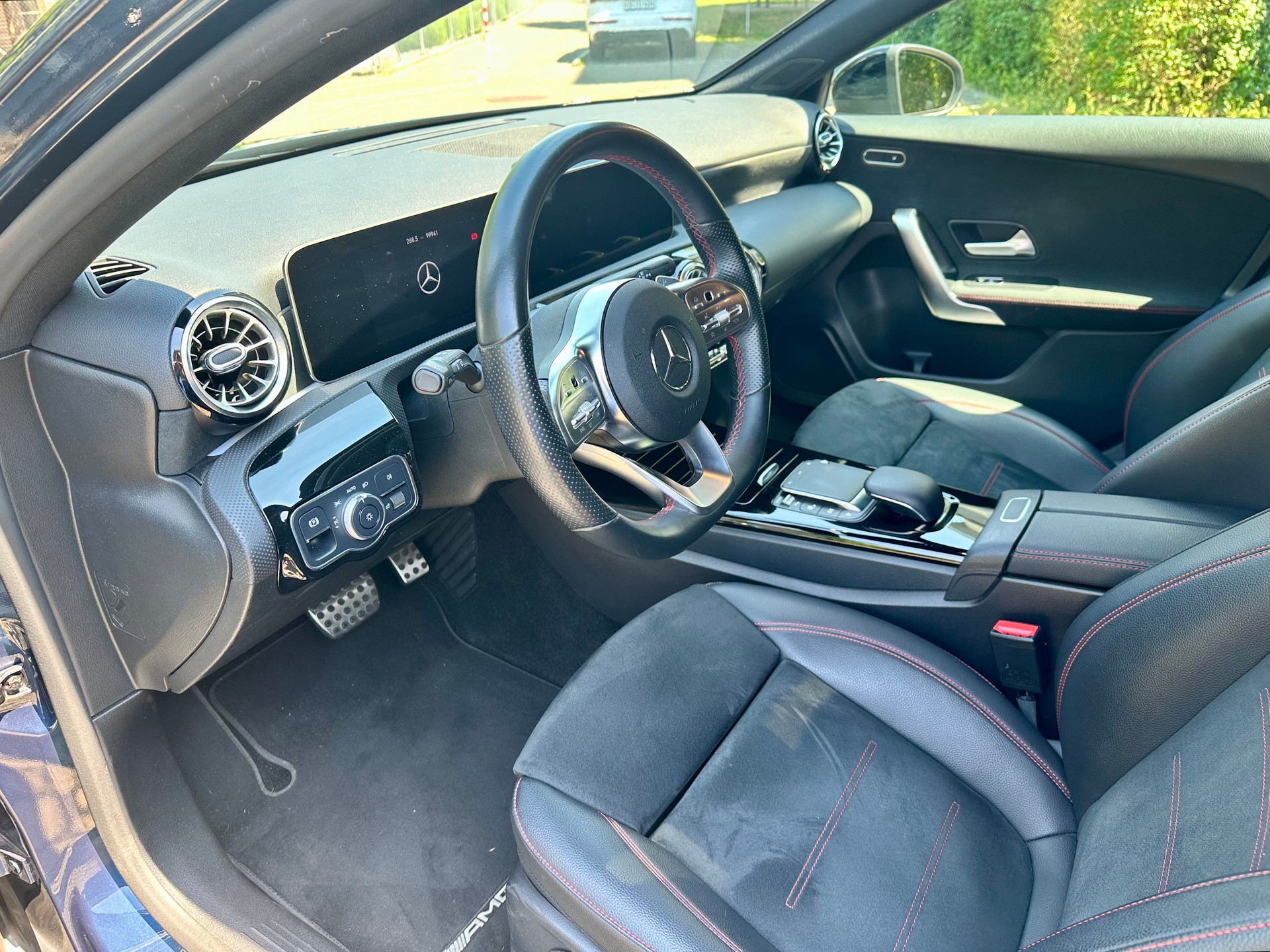 MERCEDES-BENZ A 180 Night Star AMG Line-image-8