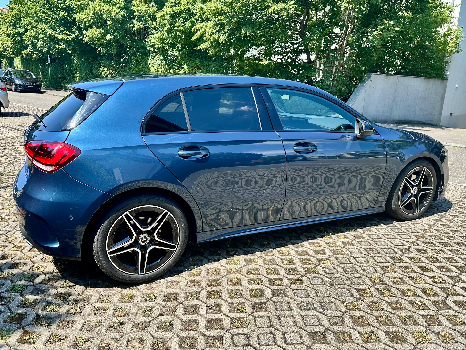 MERCEDES-BENZ A 180 Night Star AMG Line-image-4