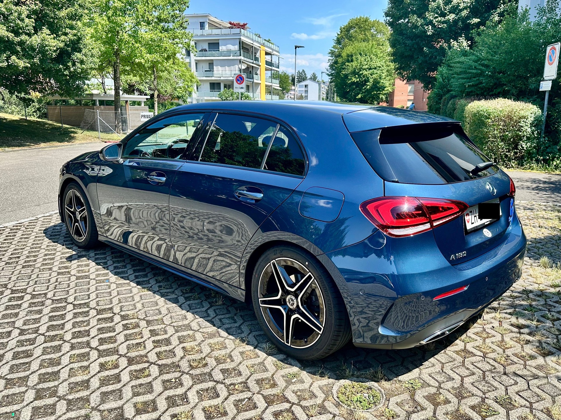 MERCEDES-BENZ A 180 Night Star AMG Line-image-2