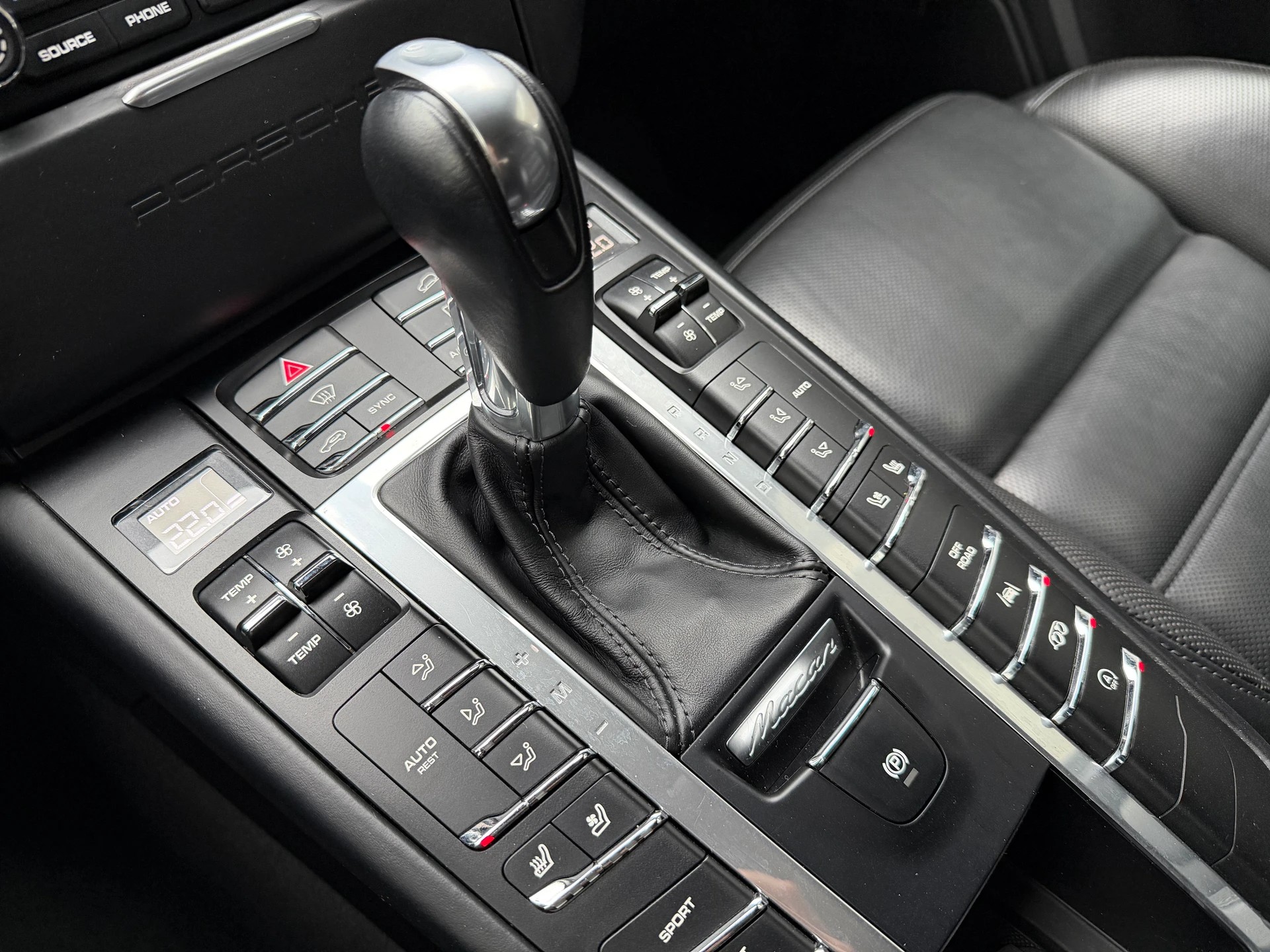 PORSCHE Macan Turbo Performance PDK-image-25