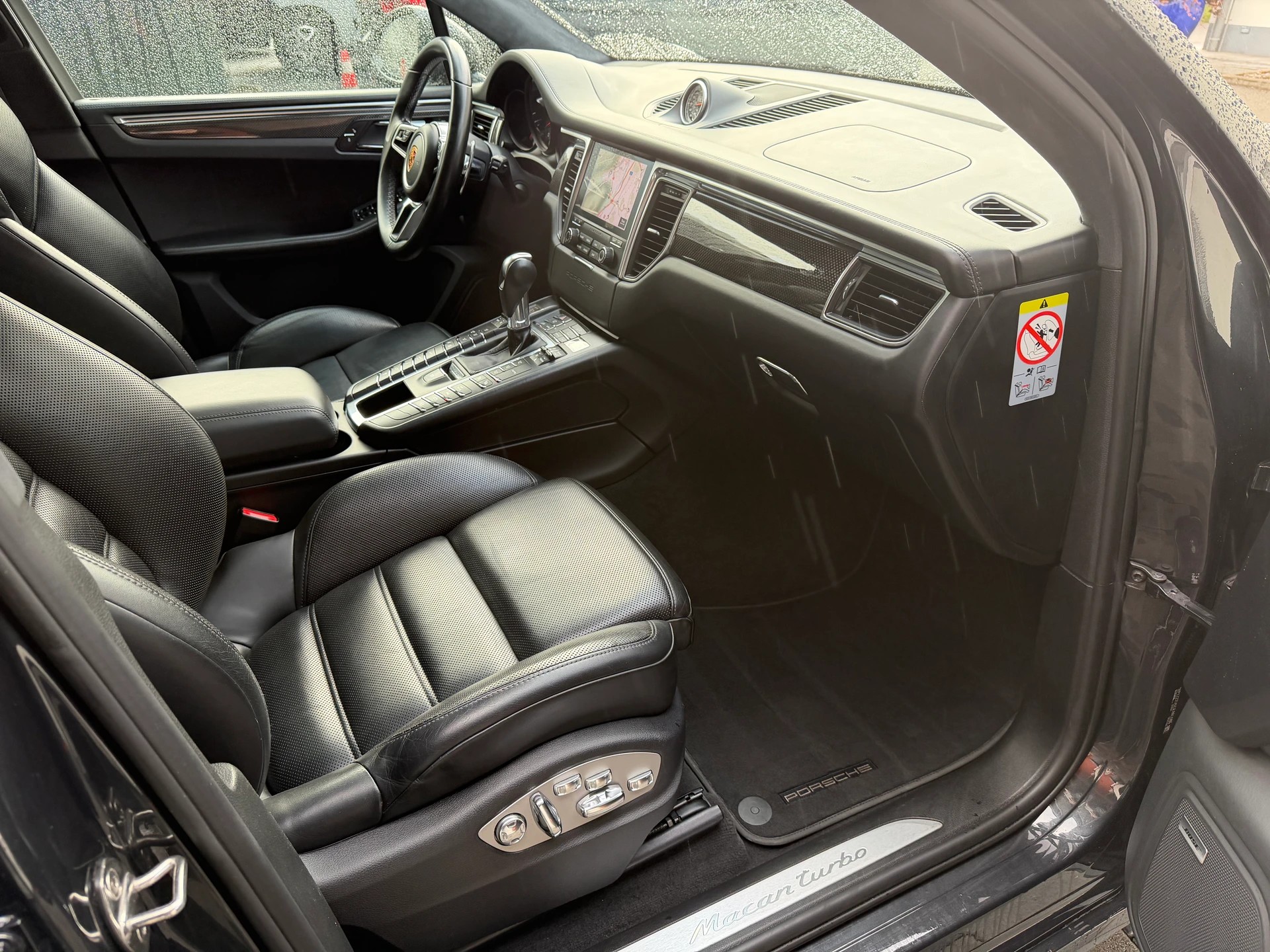 PORSCHE Macan Turbo Performance PDK-image-15