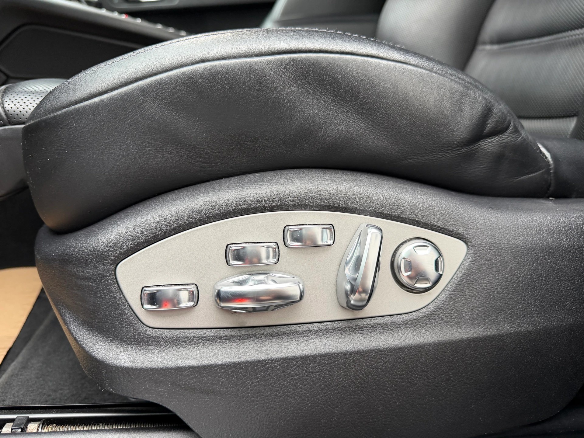 PORSCHE Macan Turbo Performance PDK-image-28