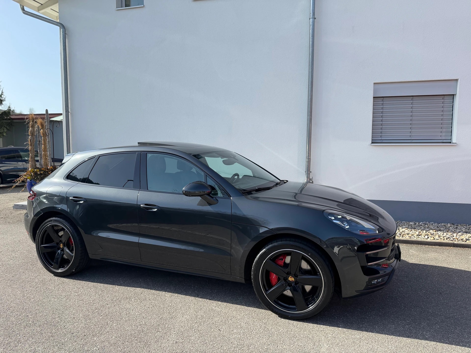 PORSCHE Macan Turbo Performance PDK-image-3