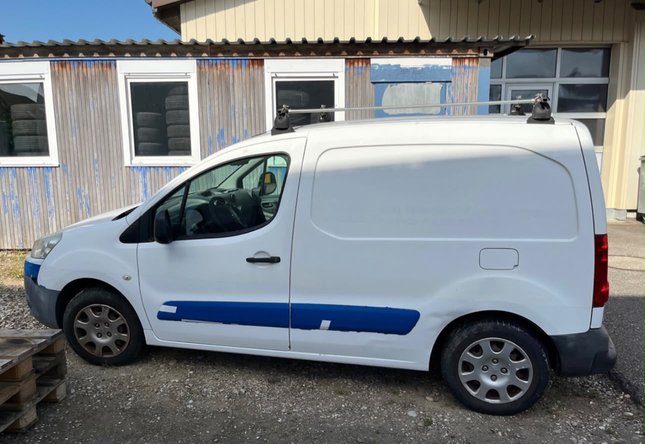 PEUGEOT Partner 1.6i Urban-image-1