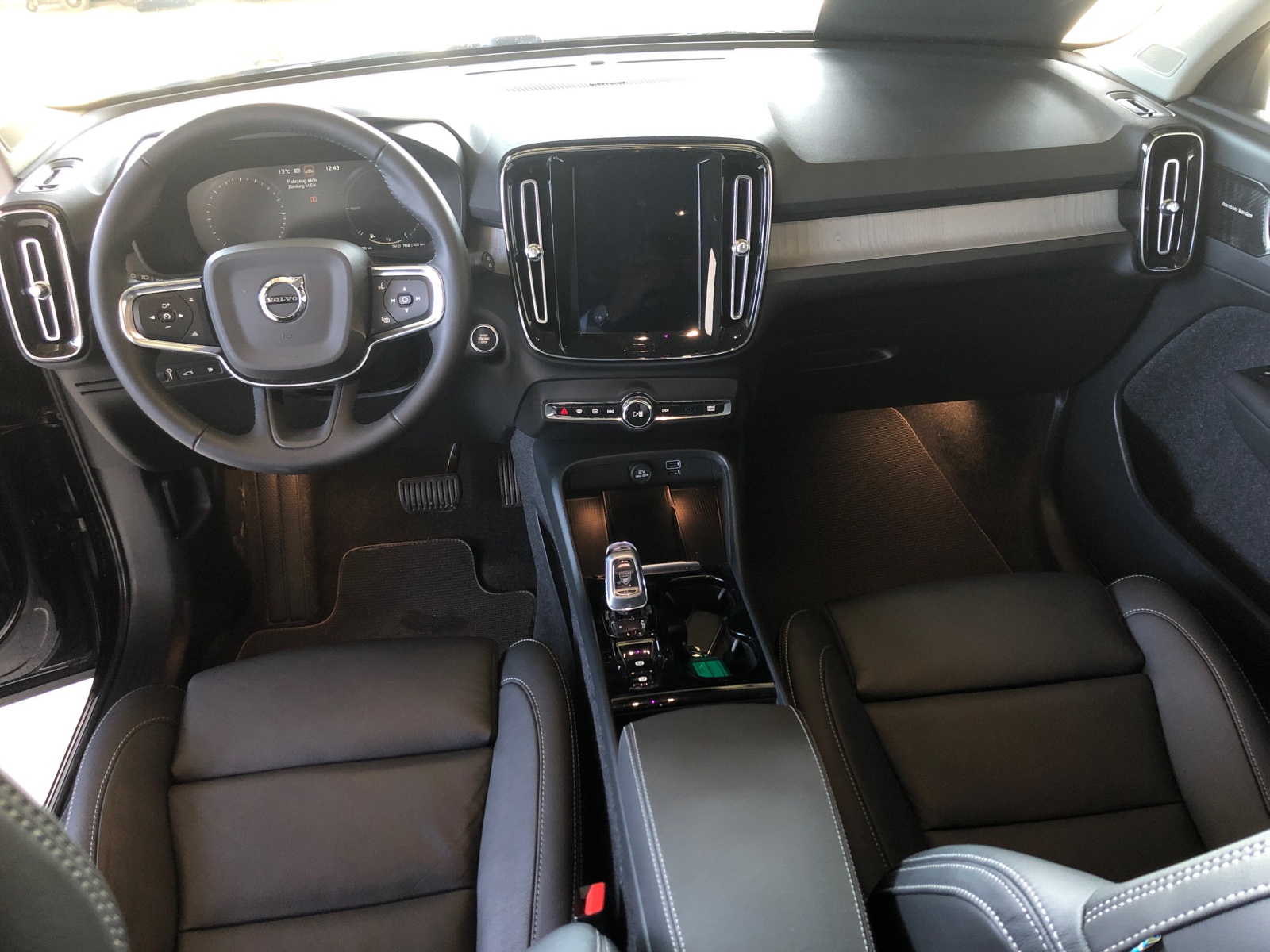 VOLVO XC40 1.5 T5 TE Inscription-image-10