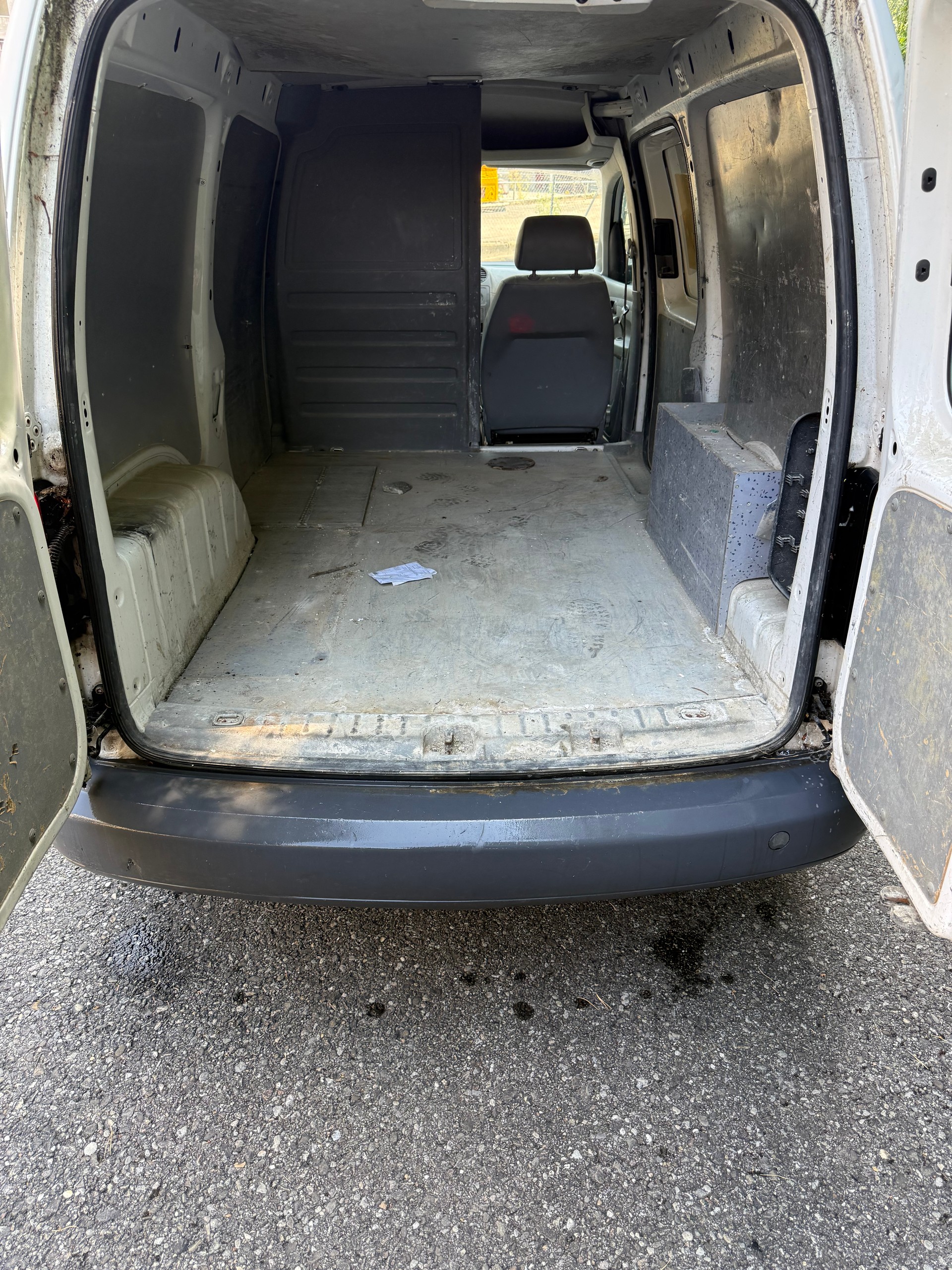 VW Caddy Maxi 2.0TDI-image-4