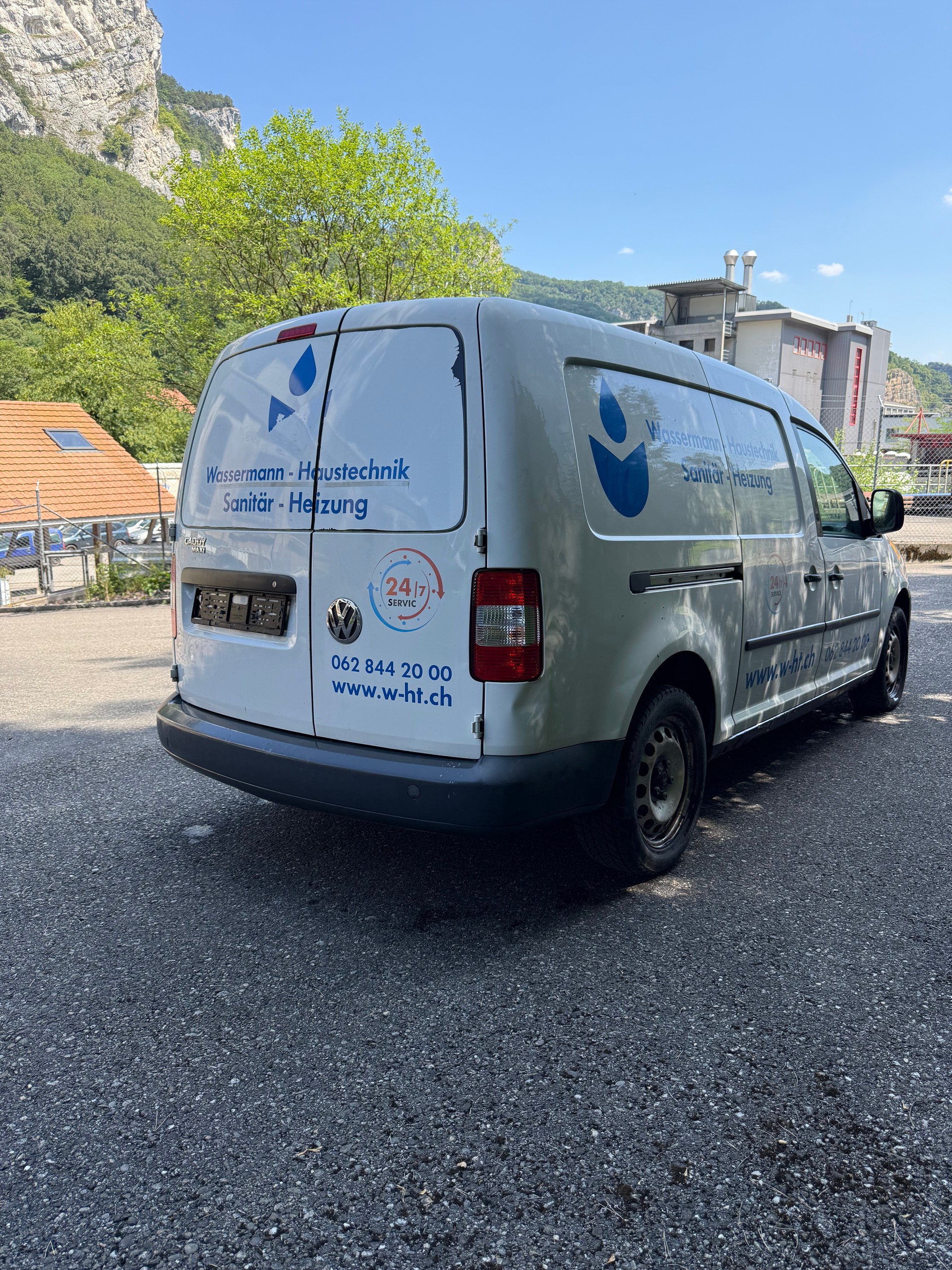 VW Caddy Maxi 2.0TDI-image-2
