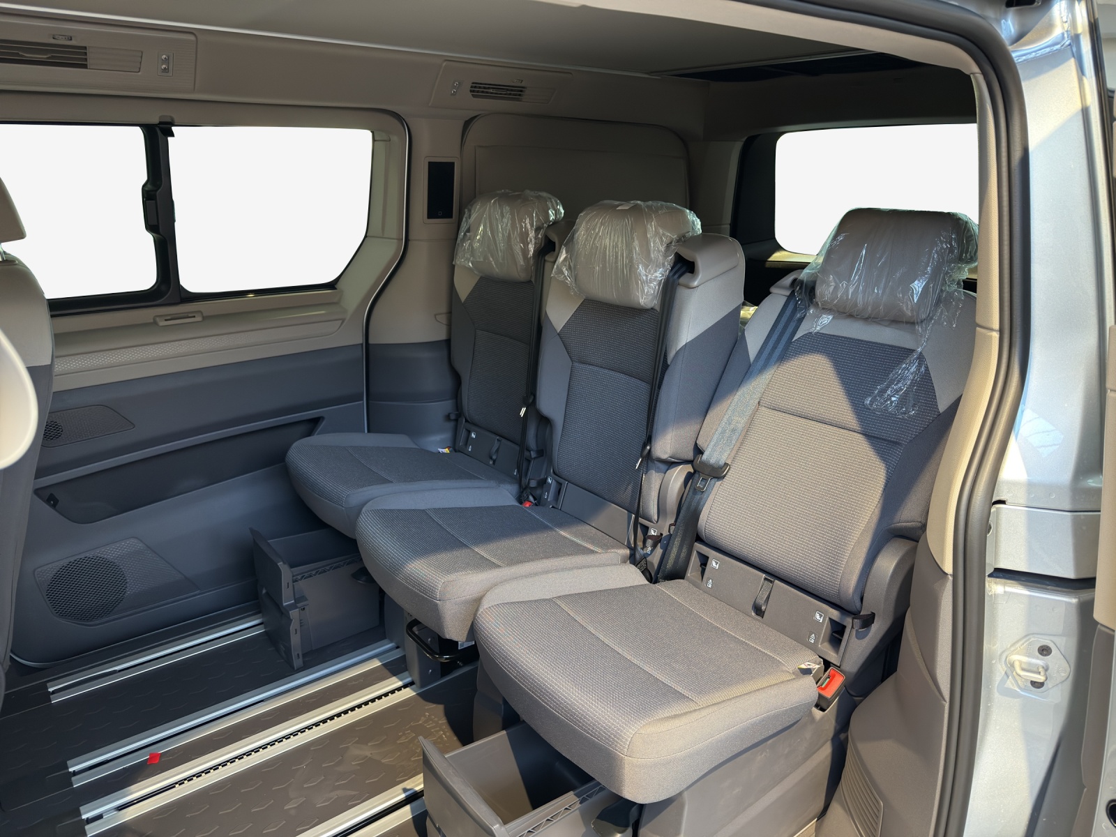 VW California 2.0 TDI Beach Camper Liberty-image-11