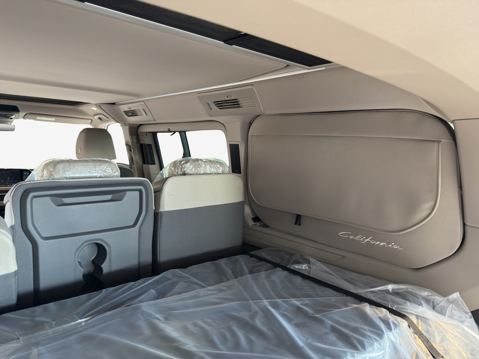 VW California 2.0 TDI Beach Camper Liberty-image-14