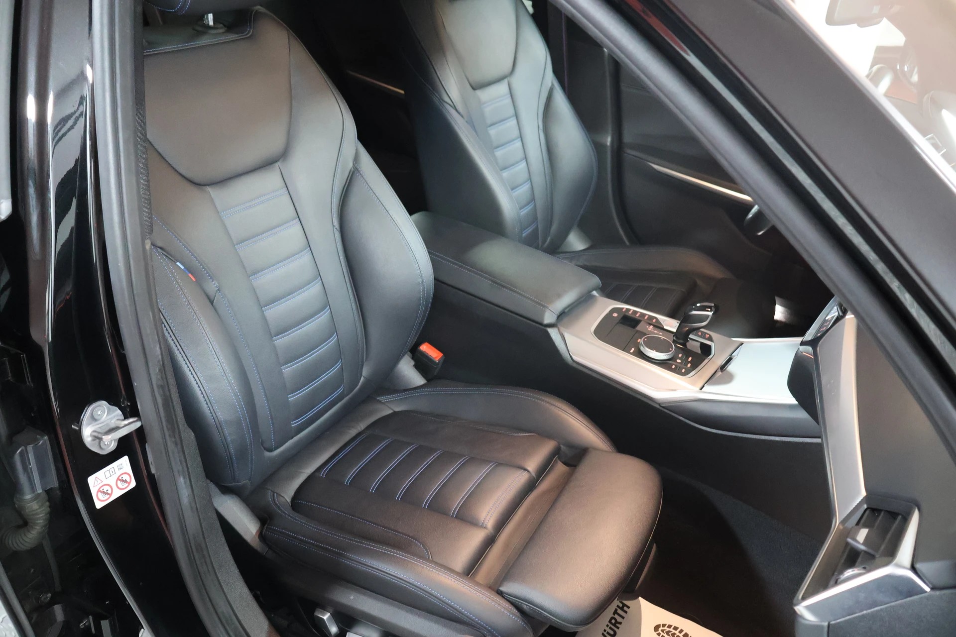 BMW M340d xDrive 48V Touring Steptronic Sport-image-16
