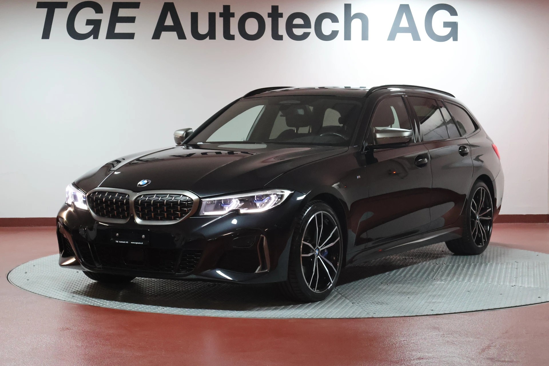BMW M340d xDrive 48V Touring Steptronic Sport-image-0