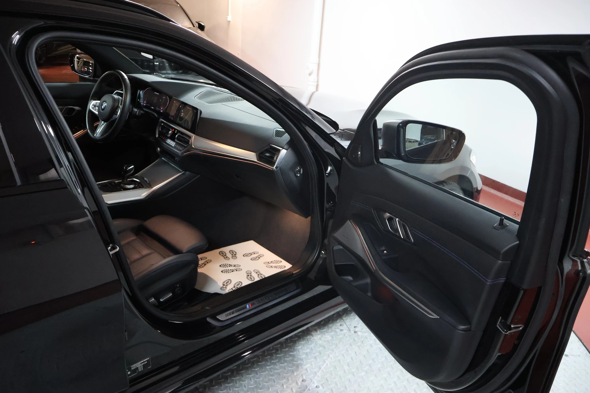 BMW M340d xDrive 48V Touring Steptronic Sport-image-14