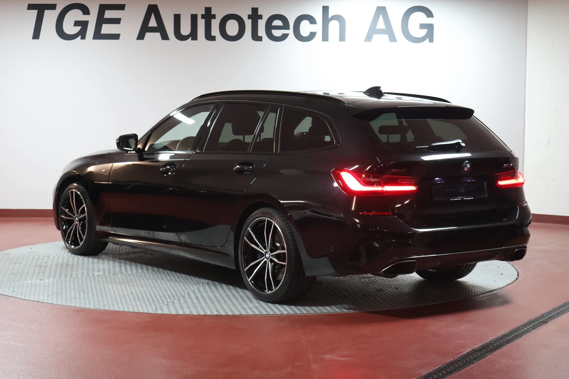 BMW M340d xDrive 48V Touring Steptronic Sport-image-19