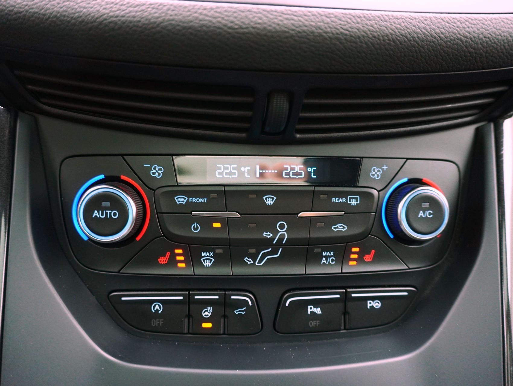 FORD Kuga 2.0 TDCi ST-Line 4WD-image-18
