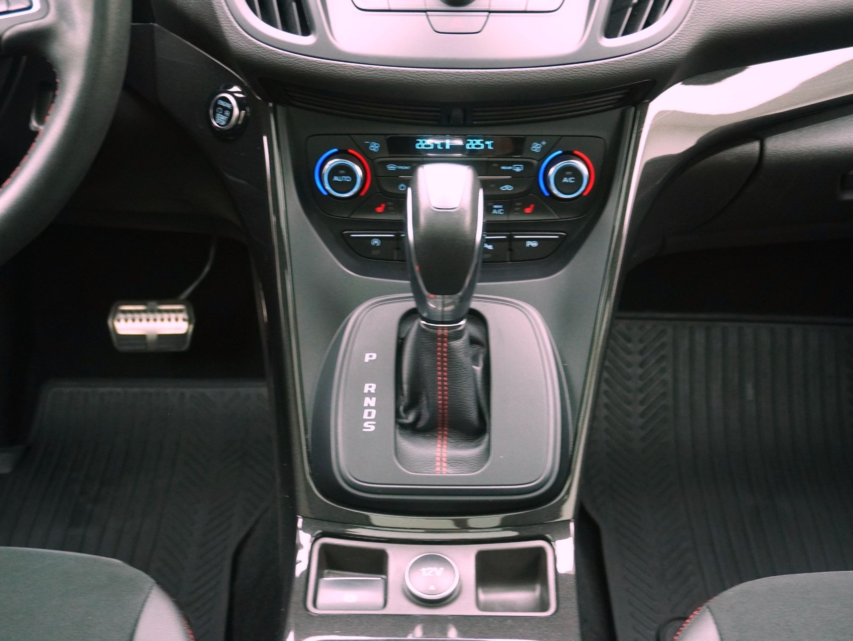 FORD Kuga 2.0 TDCi ST-Line 4WD-image-17