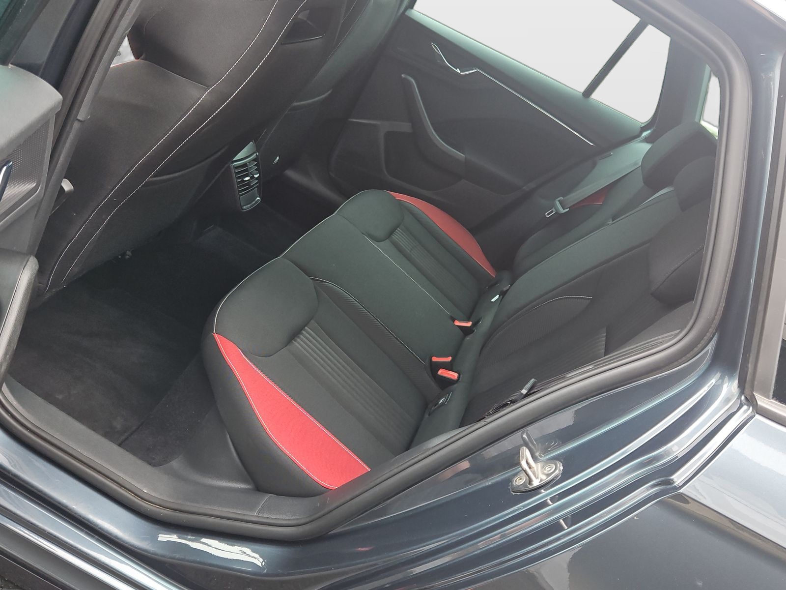 SKODA Kamiq 1.5 TSI Monte Carlo DSG-image-12